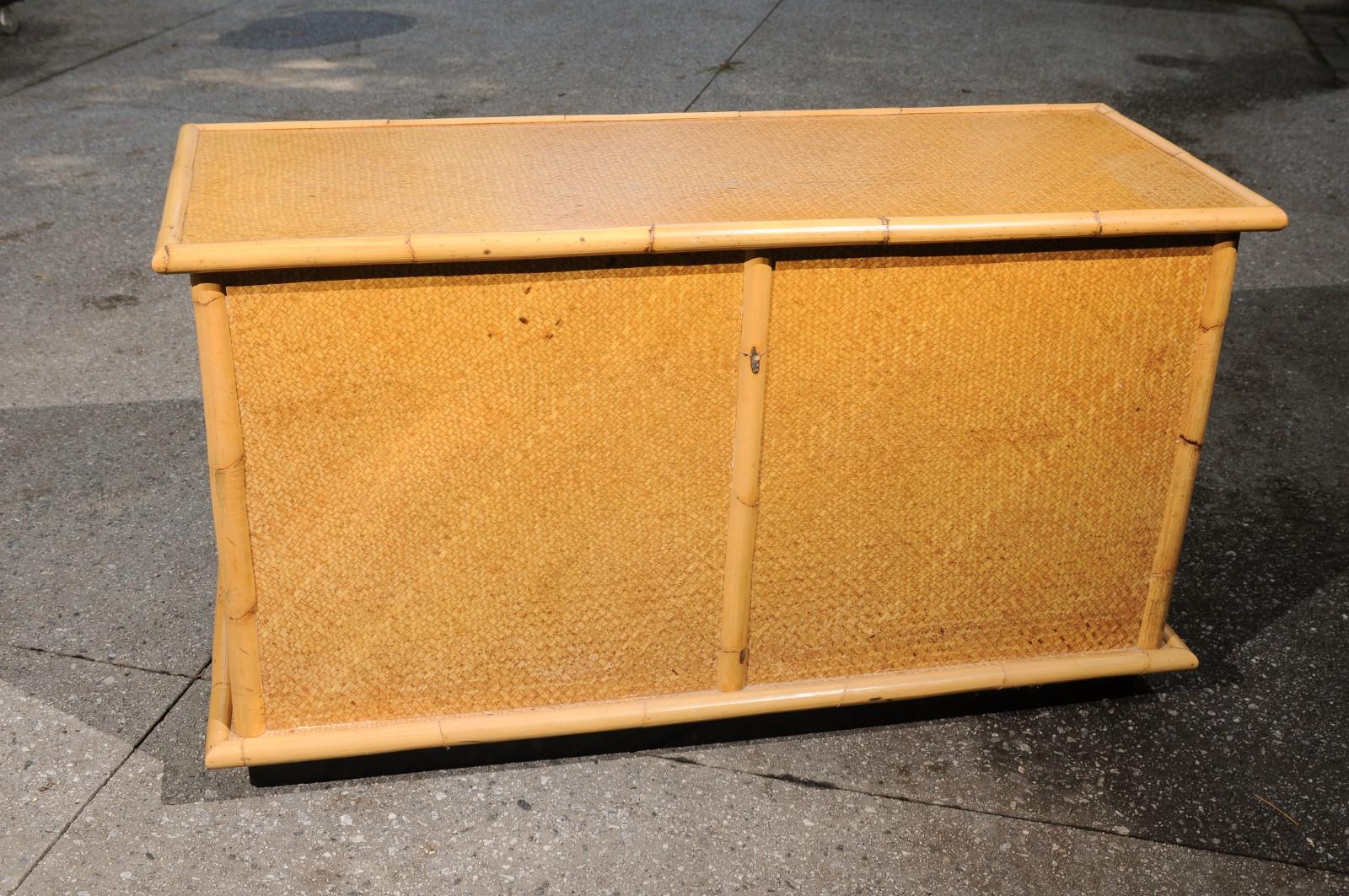 Laiton Commode Stellar en canne, bambou et laiton restaurée par Vivai del Sud, Italie, 1975 en vente