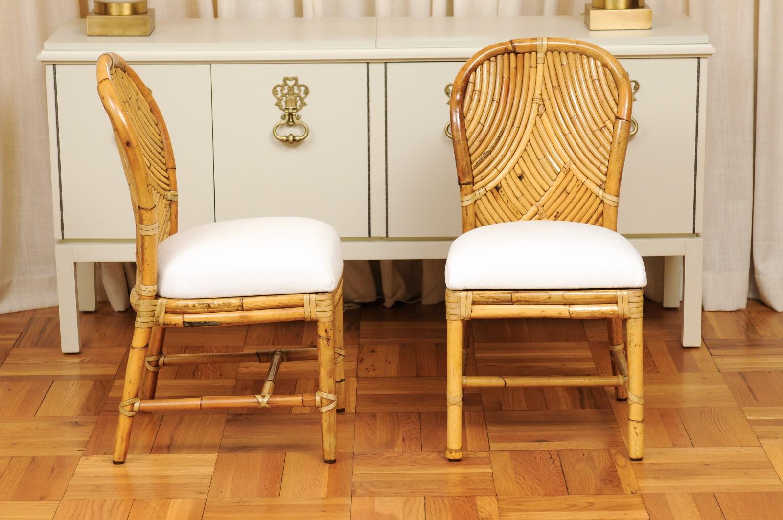 Stellare set restaurato di 8 sedie da bistrot in rattan intarsiato di McGuire, circa 1975 In condizioni ottime in vendita a Atlanta, GA