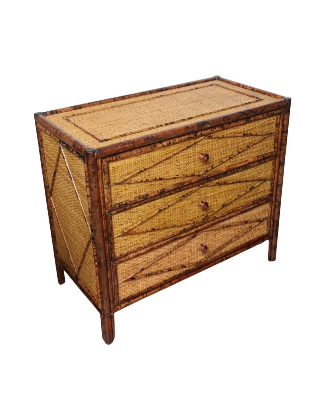 Stellar restauriert Vintage Schildpatt Bambus Stock Kommode - Paar verfügbar im Angebot 2