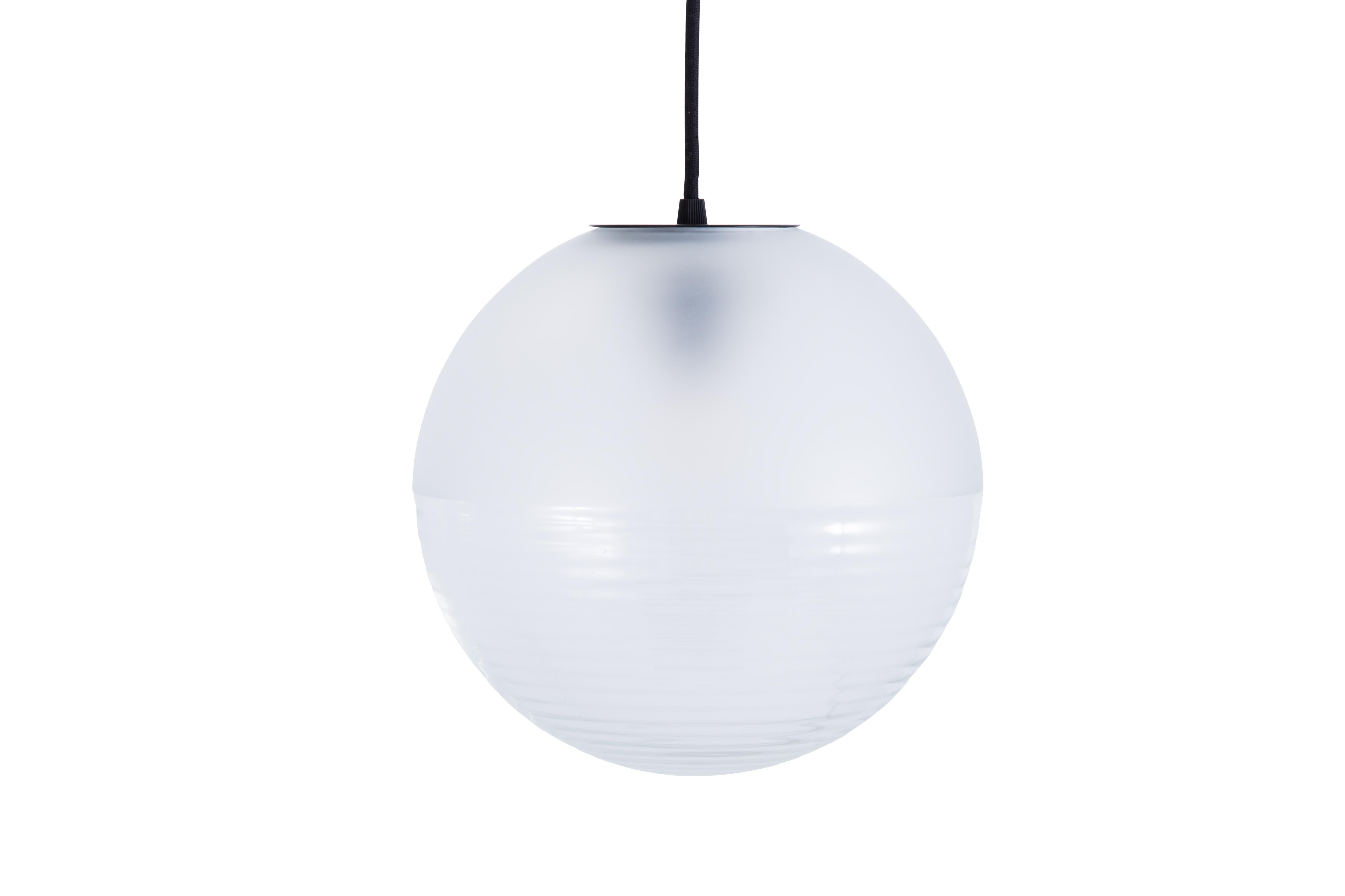 Stellar small transparent acetato transparent pendant by Pulpo
Dimensions: D23 x H320 cm
Materials: handblown glass coloured, stainless steel wire, textile cable.

Also available in different finishes: aubergine acetato aubergine, smoky grey