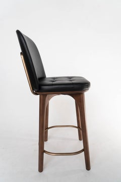 Stellar Works Chaise de comptoir utilitaire Frêne teinté noyer, cuir noir Caress
