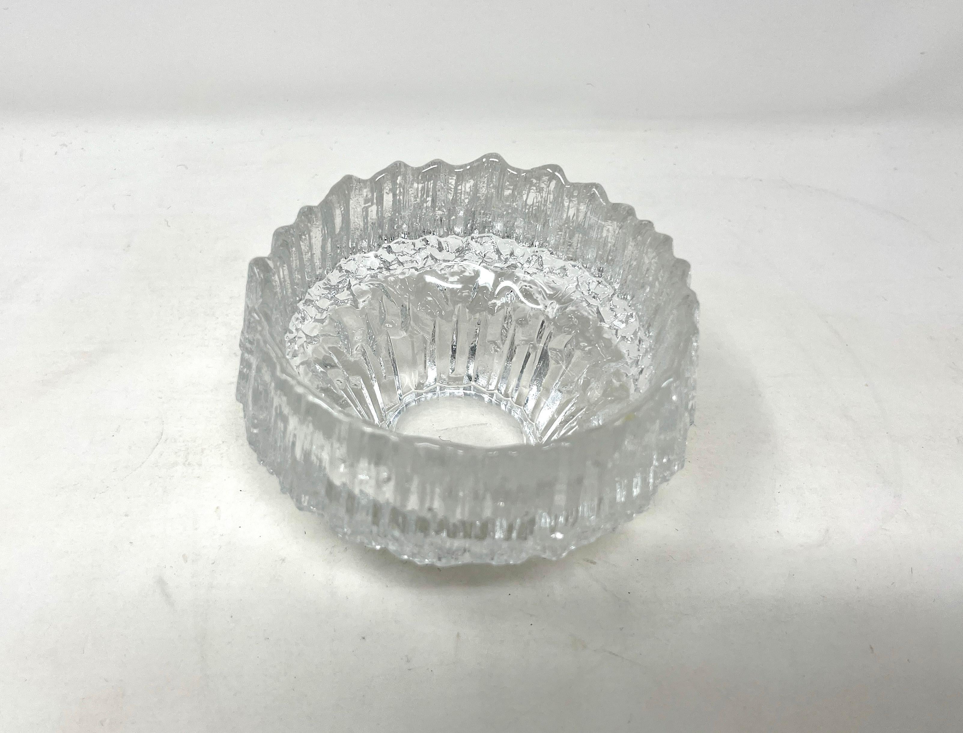 Disegnato da Tapio Wirkkala per Iittala, nel 1970 circa, questo portacandele 