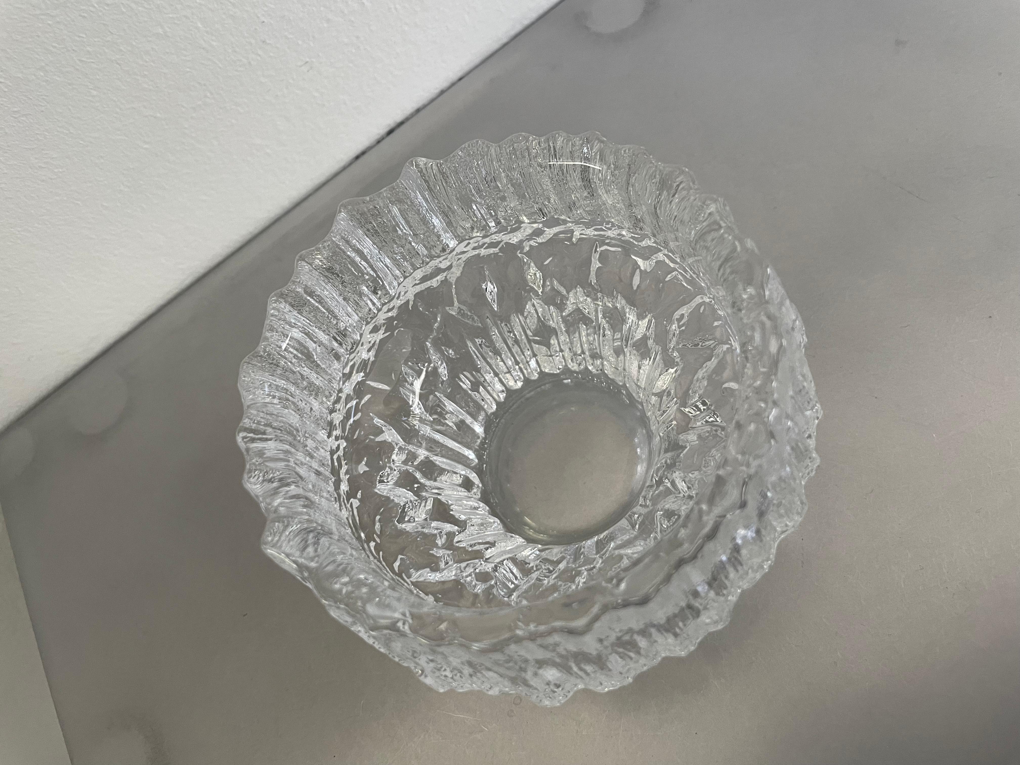 ‘Stellaria’ candle tealight holder by Tapio Wirkkala for Iittala, c. 1970

Clear textured glass.
Excellent condition.

4 available.