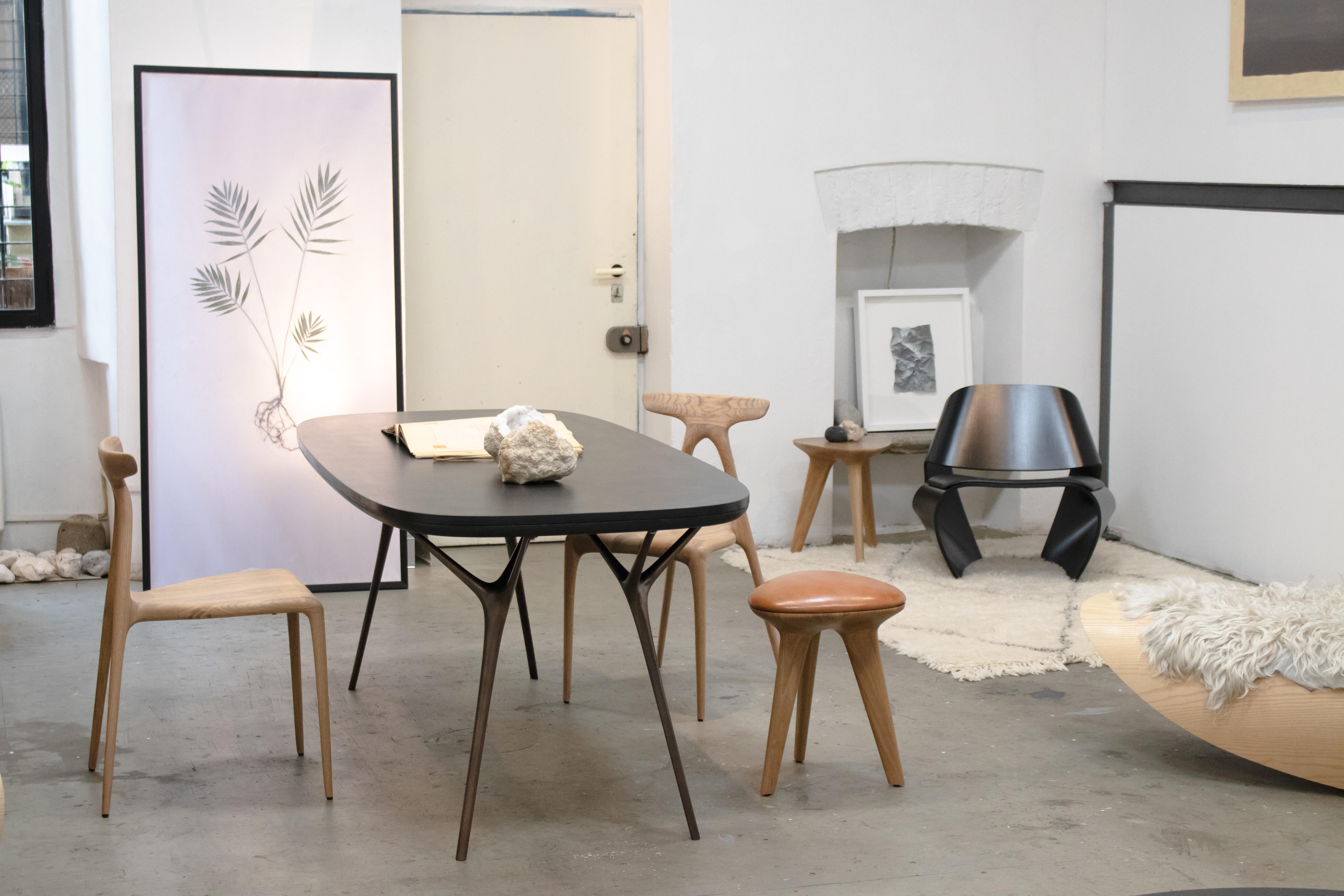 Table de bureau ou de salle à manger Stellarnova, pieds en bronze moulé avec contrepoids en bambou Neuf - En vente à London, GB