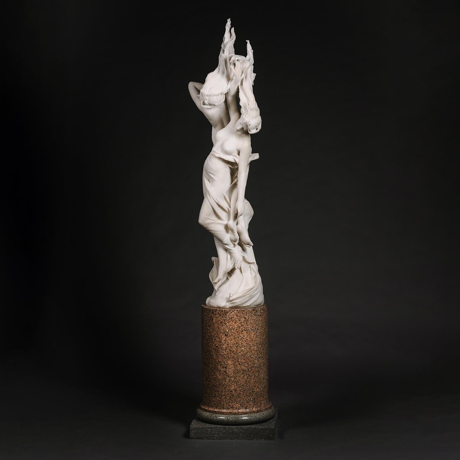 Exceptionnel groupe figuratif en marbre blanc de deux nymphes, intitulé 