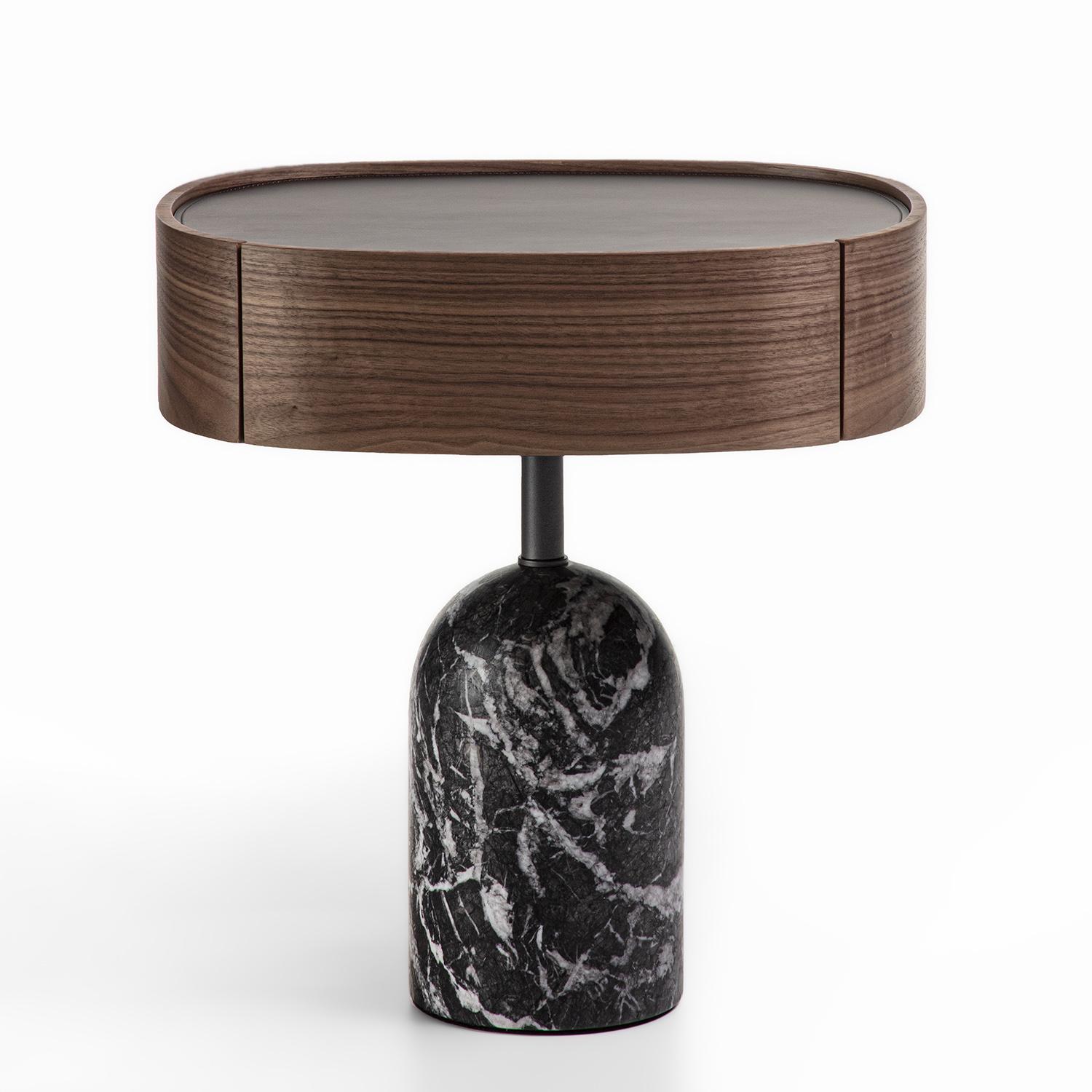 Bedside Table Stelle Night Gray with base in solid gray polished marble,
with metal pole in iron finish ans with solid walnut top with 1 drawer. Top
covered with black genuine leather.