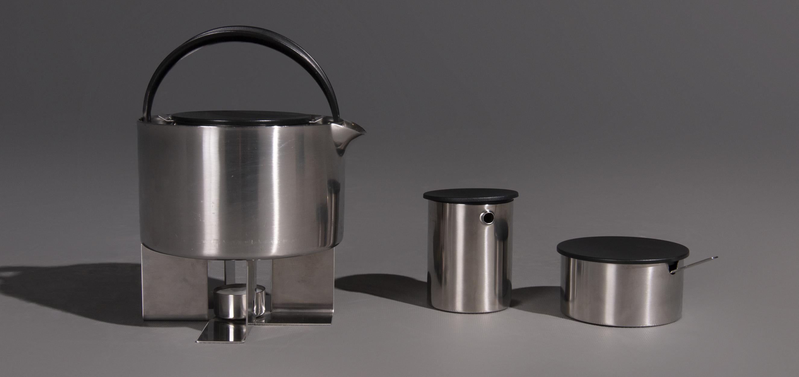 Tea set designed by Erik Magnussen for Stelton. These timeless design objects were designed by Erik Magnussen in 1977. The set has a very modern design and also has a beautiful function. The set is made of metal and plastic and is labeled at the