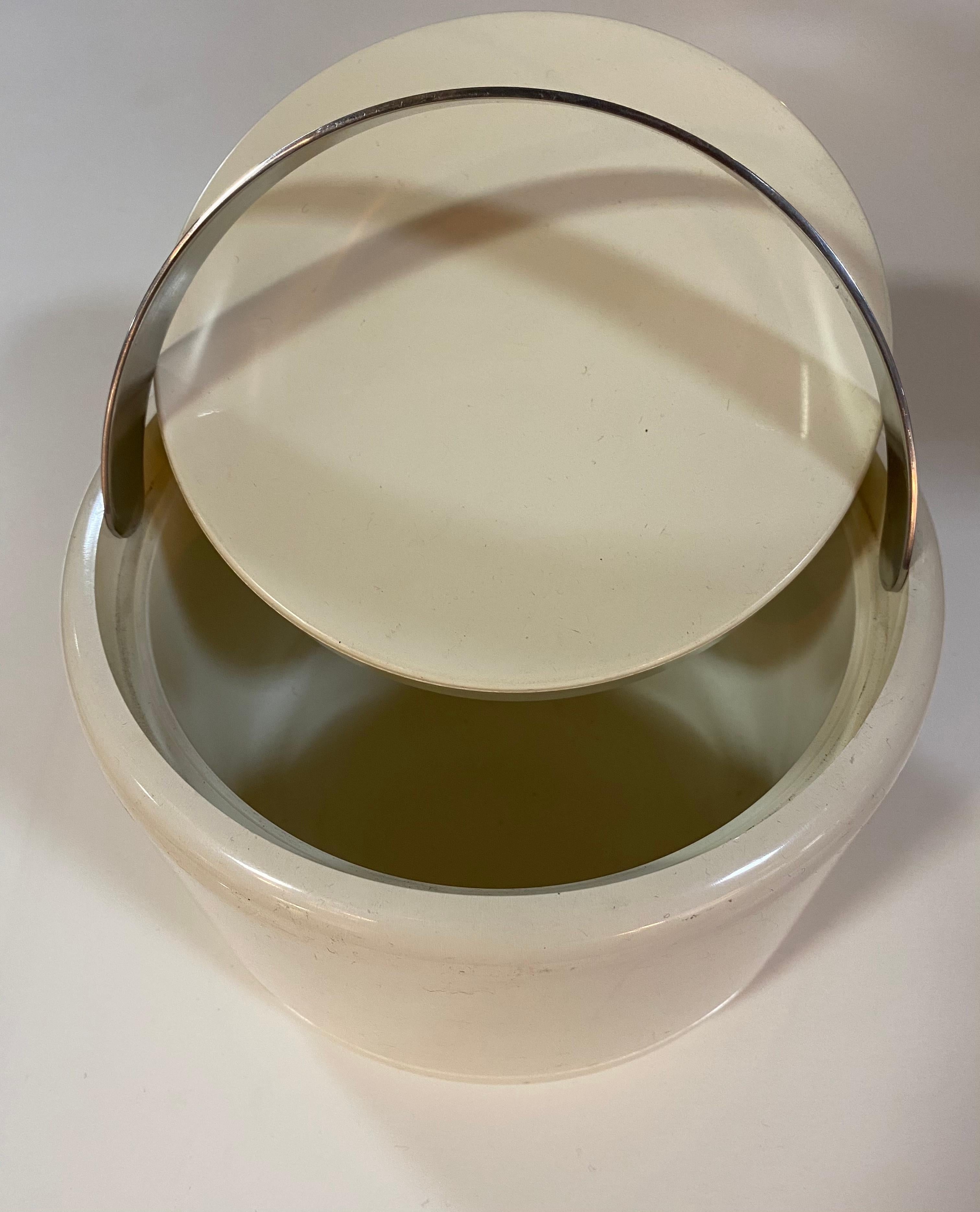 Stelton Erik Magnusson Cubitera minimalista en blanco roto en Bueno estado para la venta en New York, NY