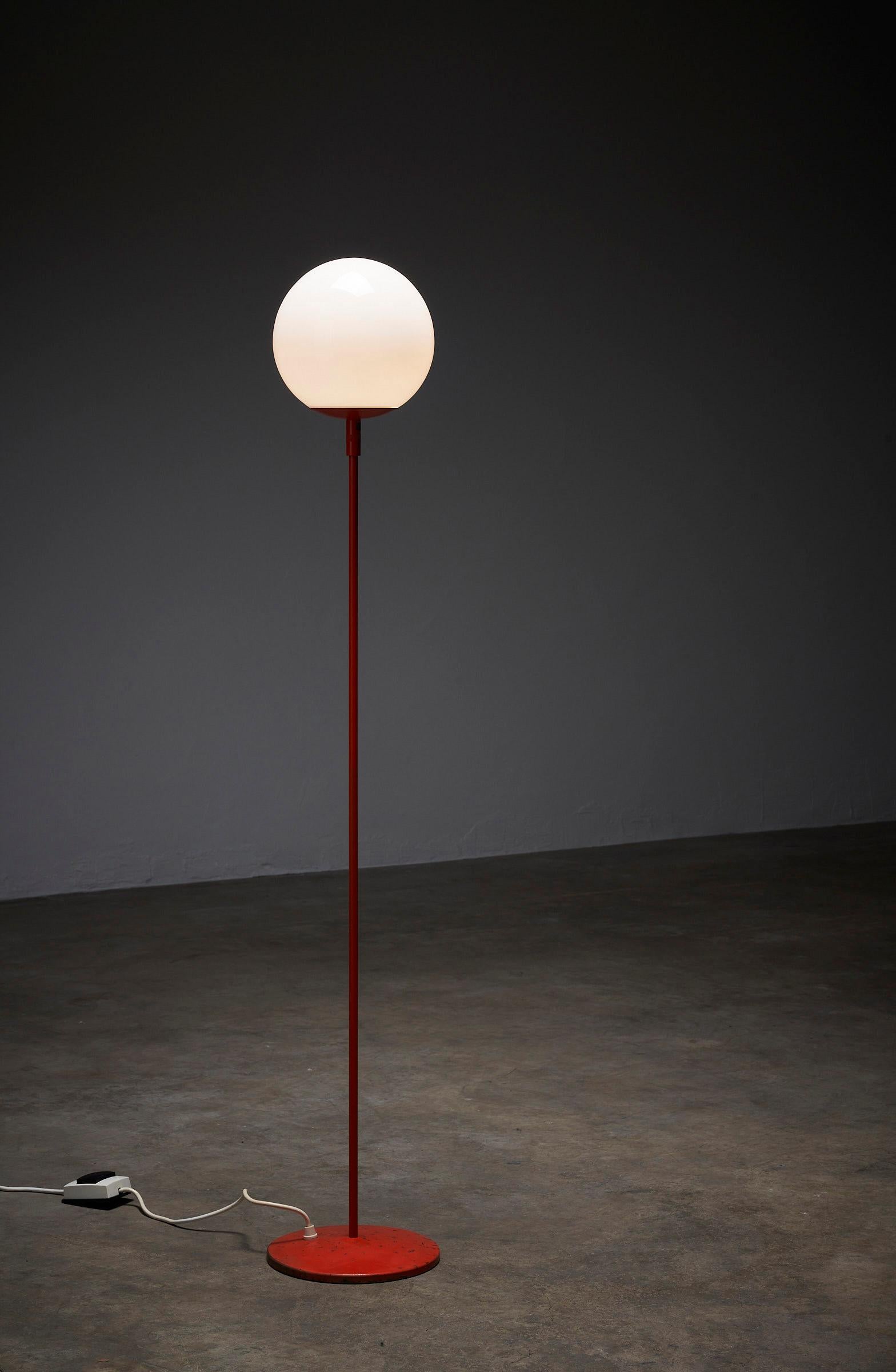 Lampadaire Stem avec sphère en verre BAG Turgi en vente 1