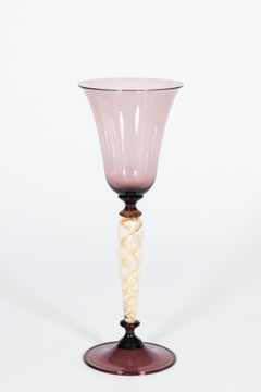 Verre à pied en améthyste Verre de Murano avec pied en spirale en feuille d'or Italie 1990