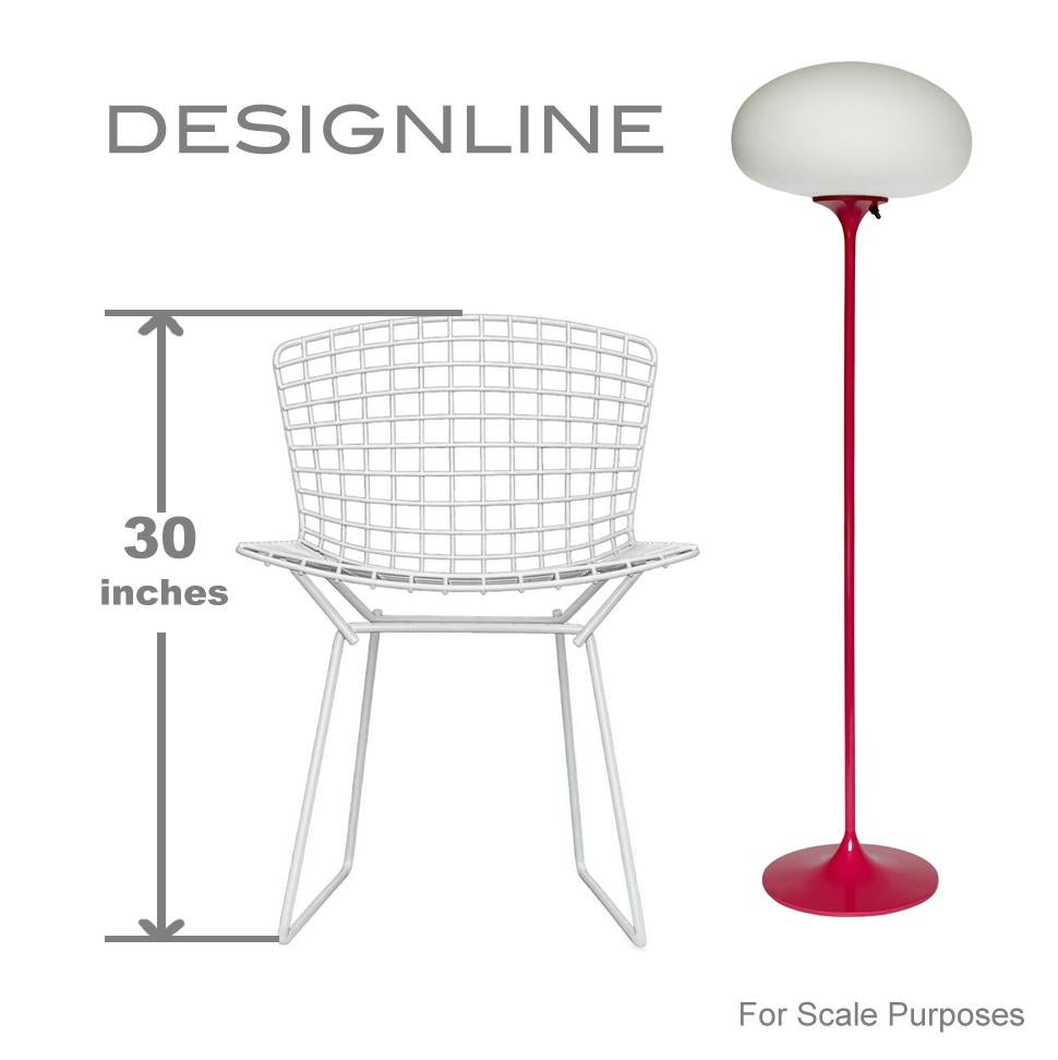 Indiano Lampada da terra Stemlite di Designline in rosa caldo con paralume in vetro smerigliato bianco in vendita