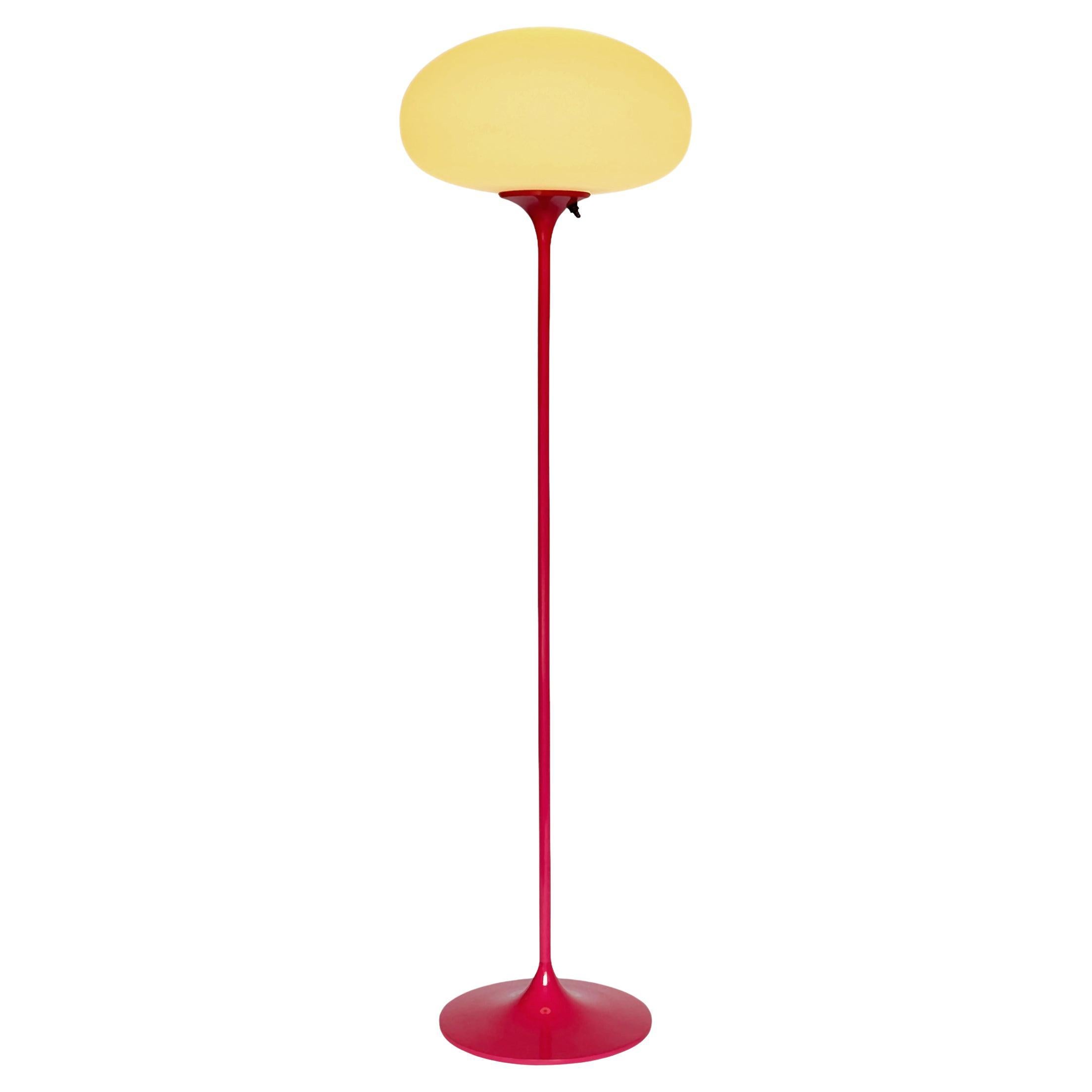 Stemlite Stehleuchte von Designline in Hot Pink mit weißem Milchglasschirm
