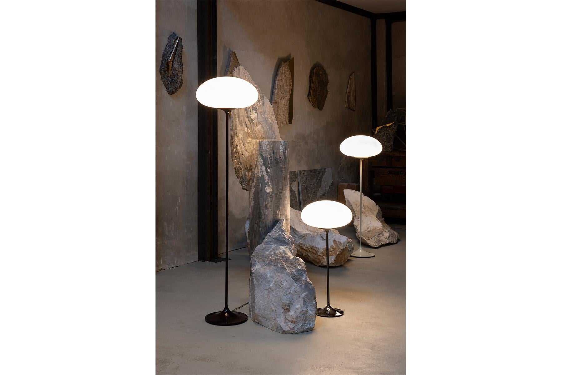 Lampadaire Stemlite - H150, verre dépoli, chrome noir en vente 7