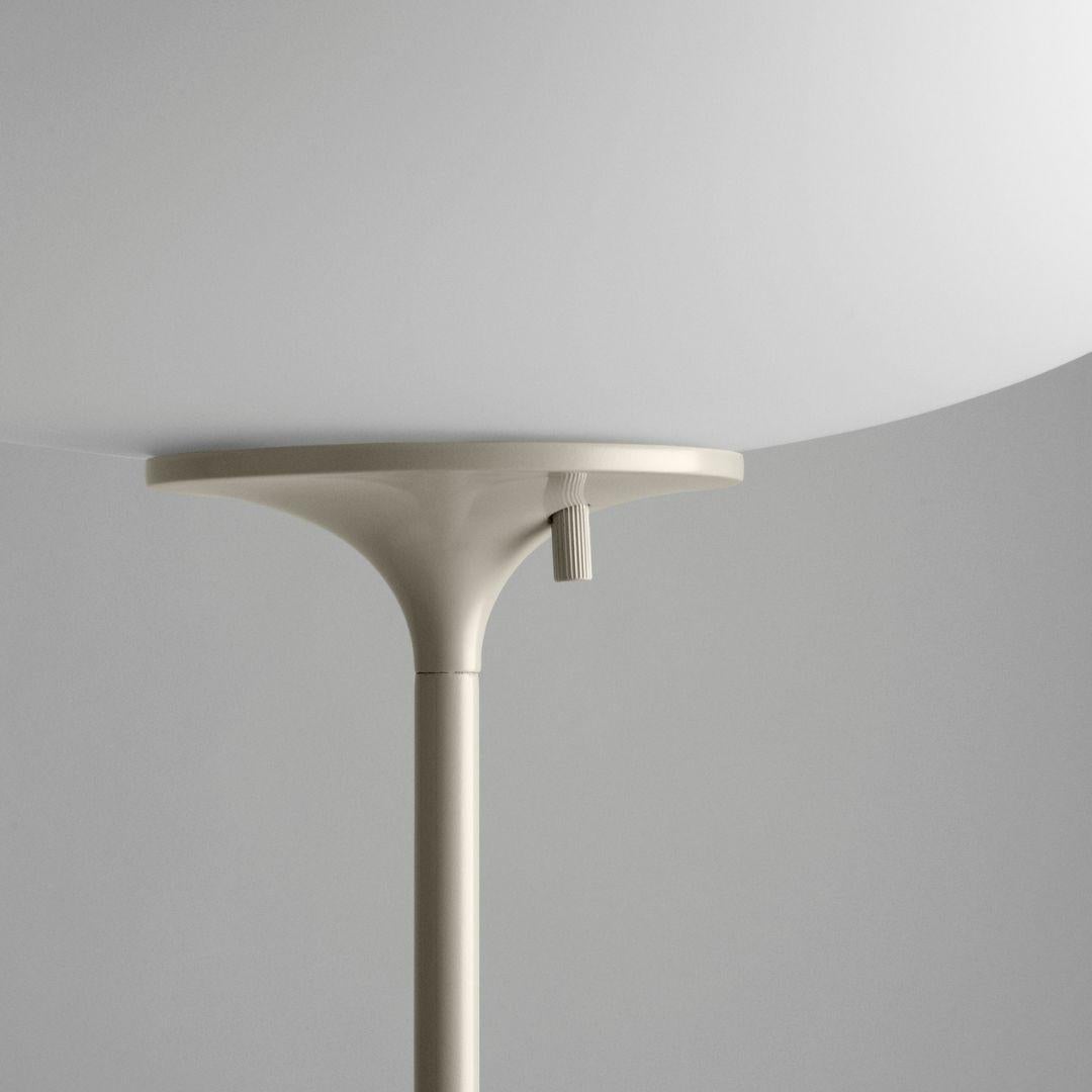 'Stemlite' Floor Lamp in Pebble Grey by Bill Curry for GUBI

Originally conceived in 1962 by designer Bill Curry, the award-winning 'Stemlite' line became known as a 'total look' lamp. The base and shade function as a single unit, and may be mixed