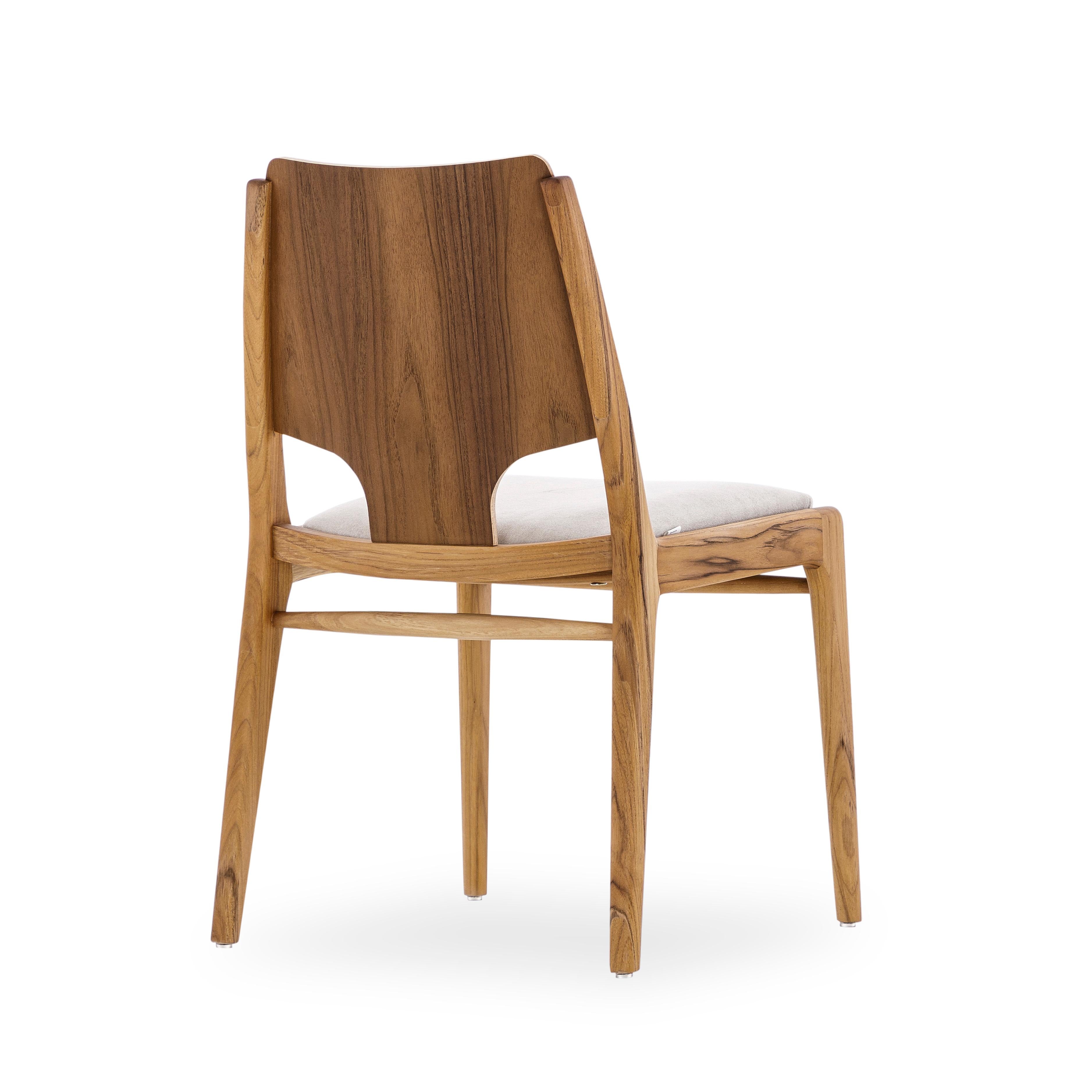Brasiliano Coppia di sedie da pranzo in Wood Wood con tessuto di cotone beige chiaro - Stemma Line in vendita