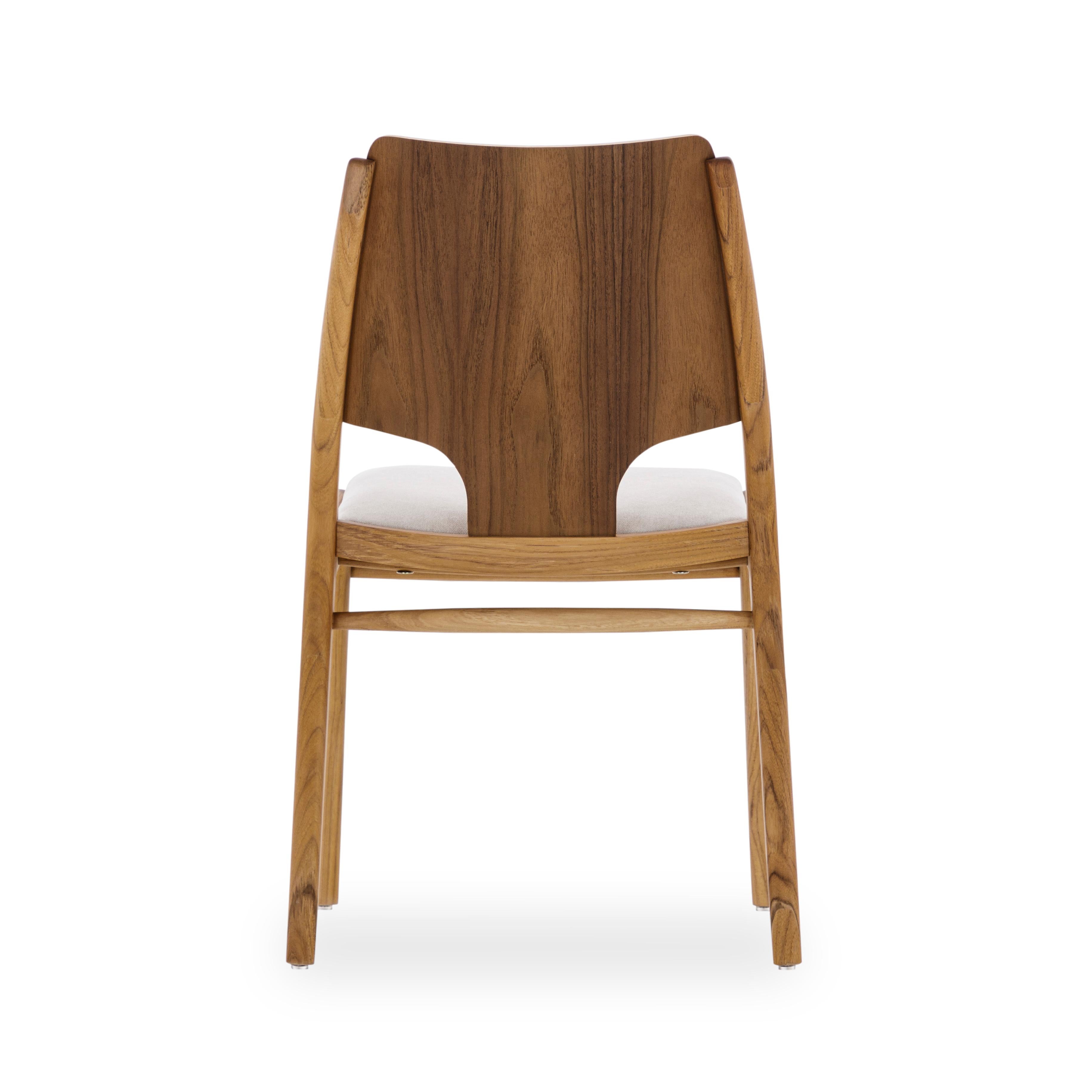 Coppia di sedie da pranzo in Wood Wood con tessuto di cotone beige chiaro - Stemma Line In condizioni Nuovo in vendita a Miami, FL