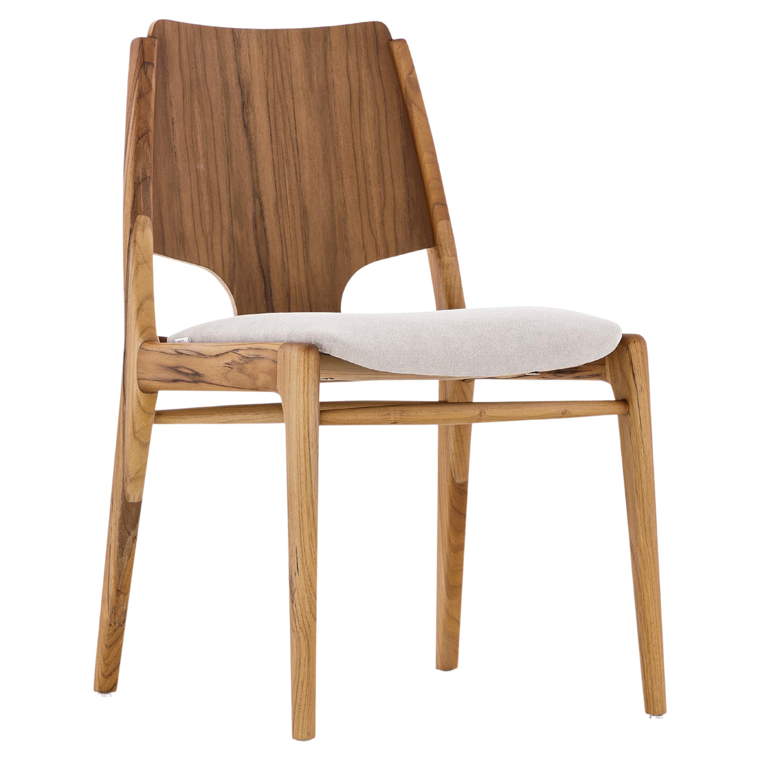 XXI secolo e contemporaneo Coppia di sedie da pranzo in Wood Wood con tessuto di cotone beige chiaro - Stemma Line in vendita