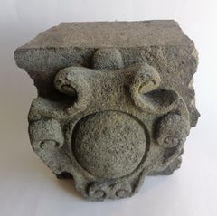 Stemma in pietra vulcanica scolpito a mano-frammento -made in Italy