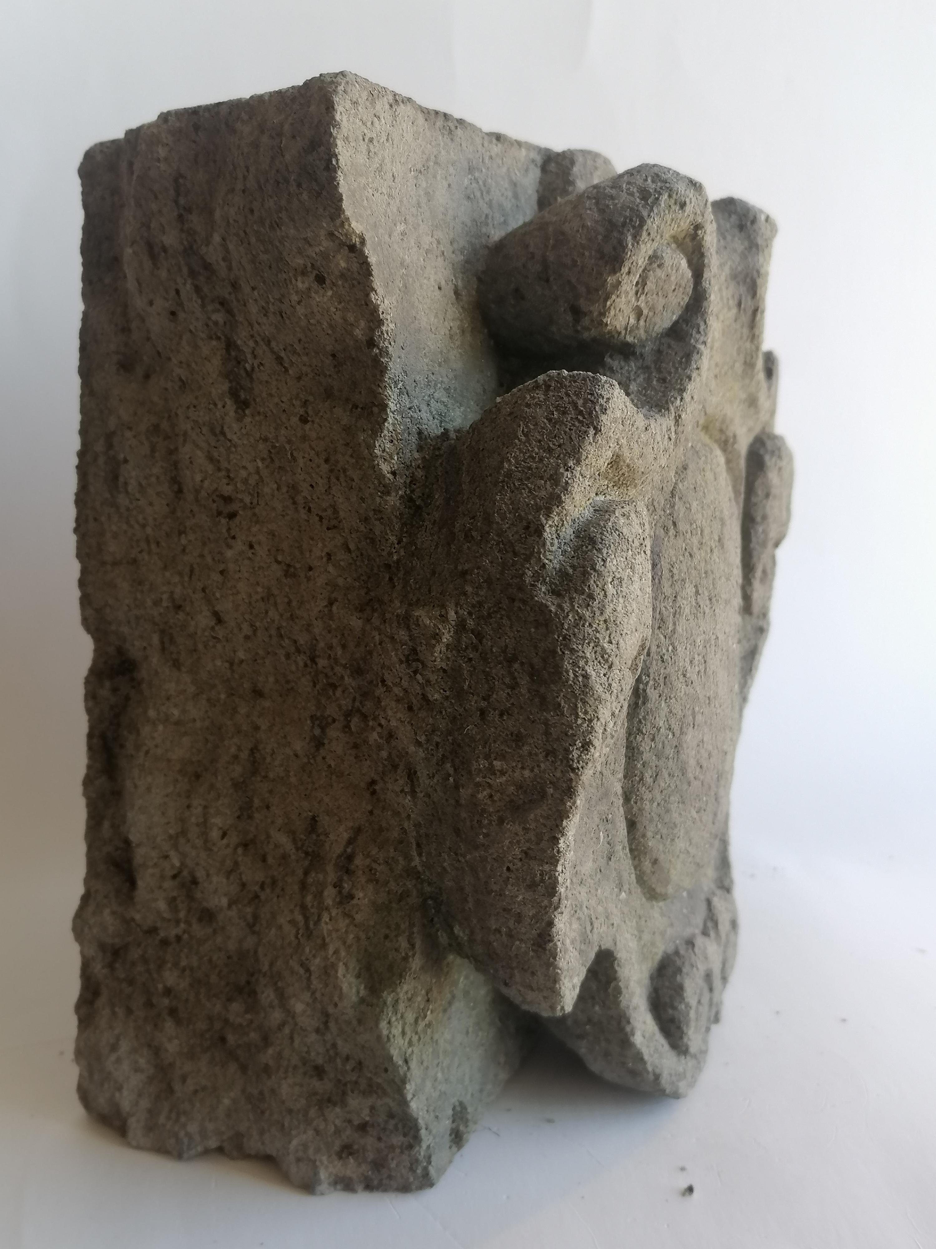 Stemma in pietra vulcanica scolpito a mano-frammento - made in Italy Bon état - En vente à Tarquinia, IT