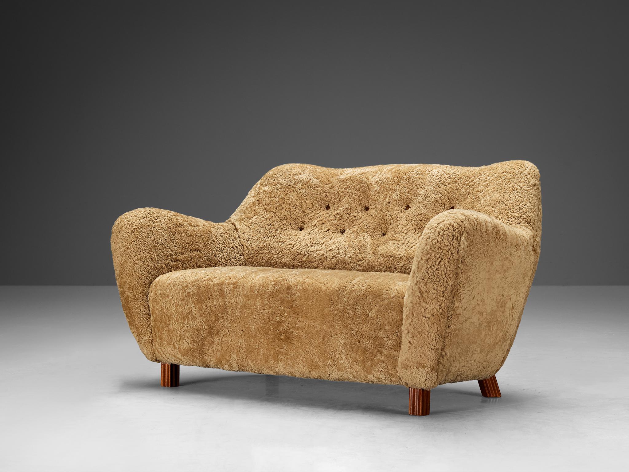 Sten Wicéns Möbelindustri, two seat sofa, sheepskin, leather, beech, Sweden, 1950s

Indulge in the epitome of comfort with this exquisite sofa, recently adorned in luxurious sheepskin upholstery. Crafted with meticulous attention to detail, this