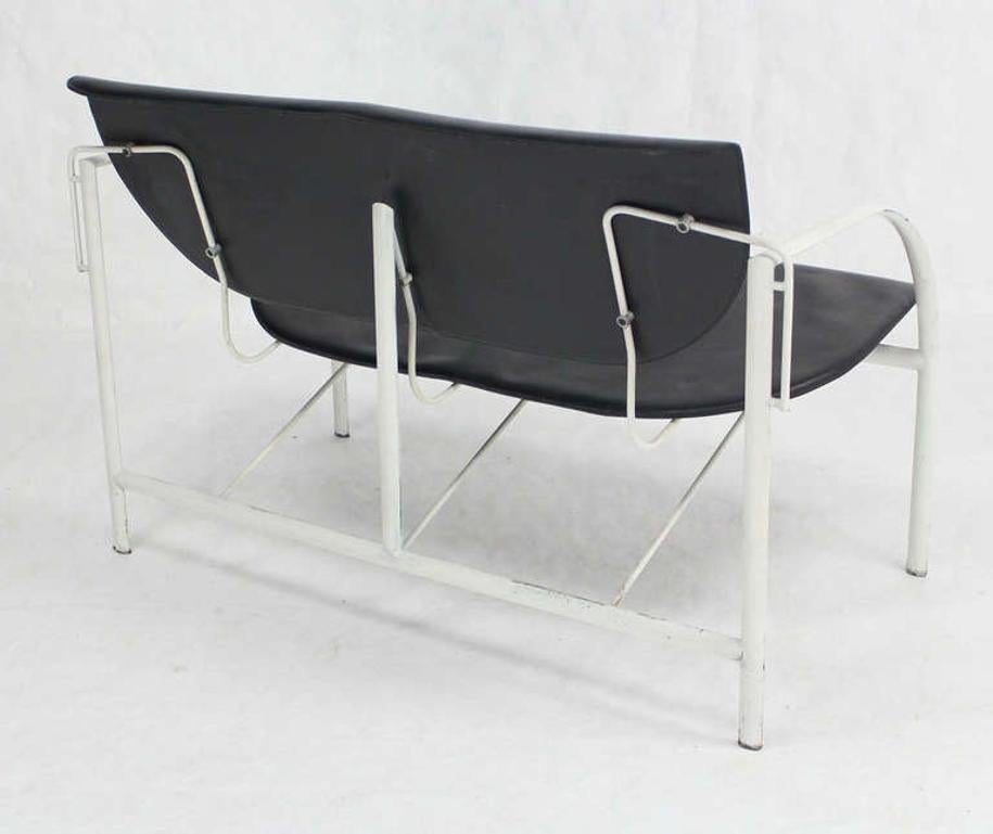 Stendig Mid-Century Modern Leather and Steel Frame Loveseat Vintage Classic In Good Condition For Sale In Rockaway, NJ