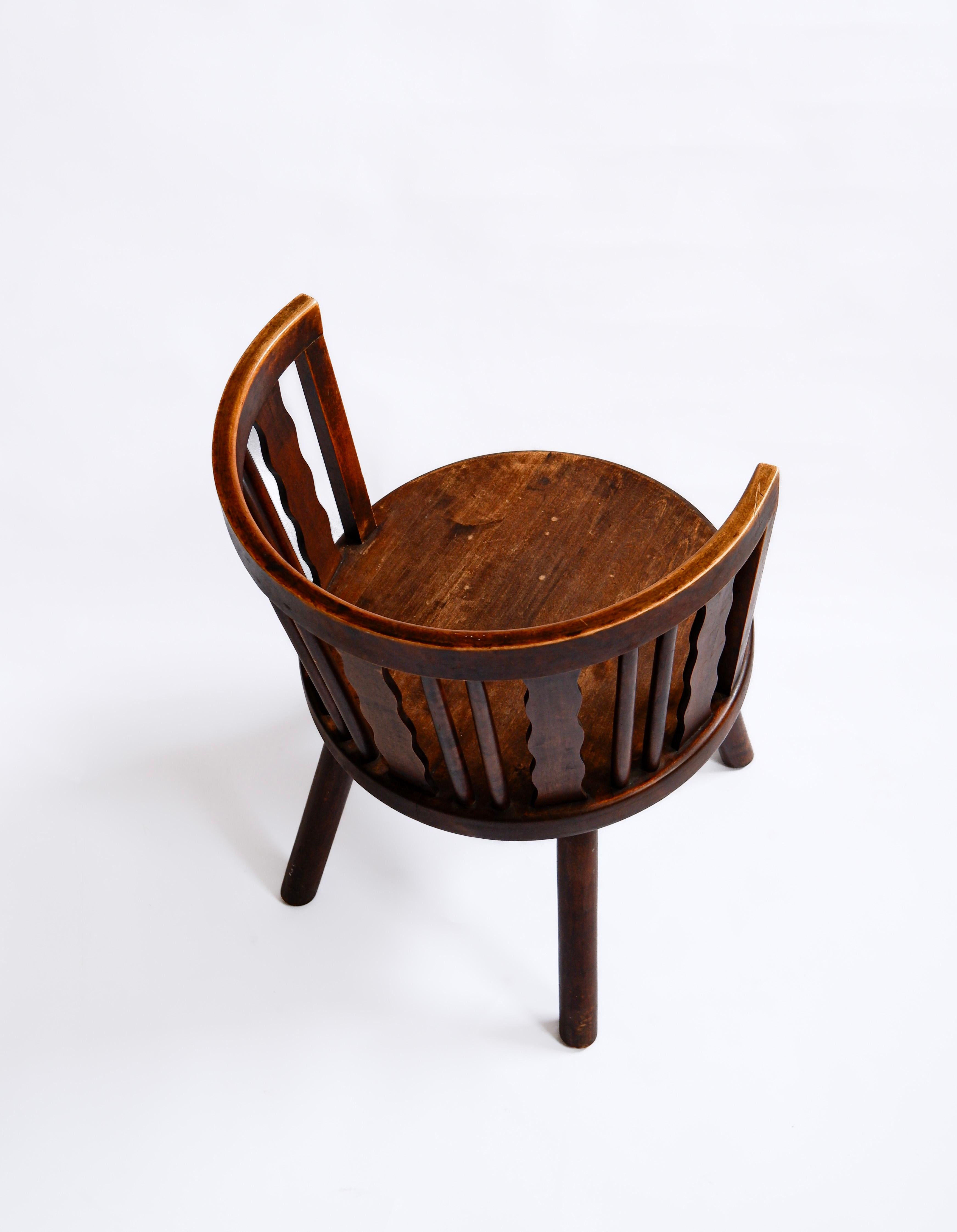 Suédois Steneby hemslöjd, fauteuil en pin massif, Suède, vers 1930 en vente