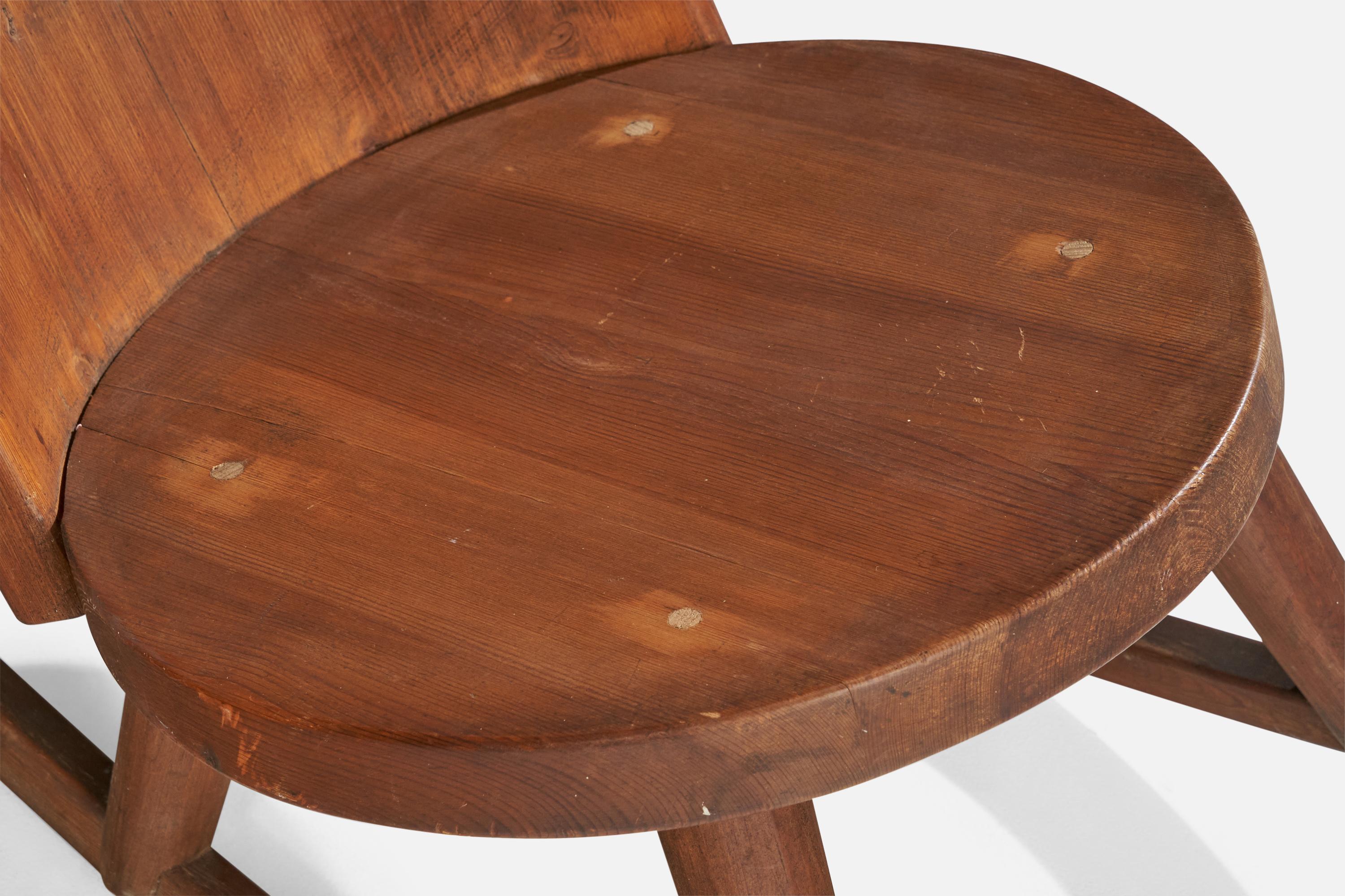 Attribution de Steneby Hemslöjdsförening, chaise à bascule, pin, Suède, années 1930 en vente 1