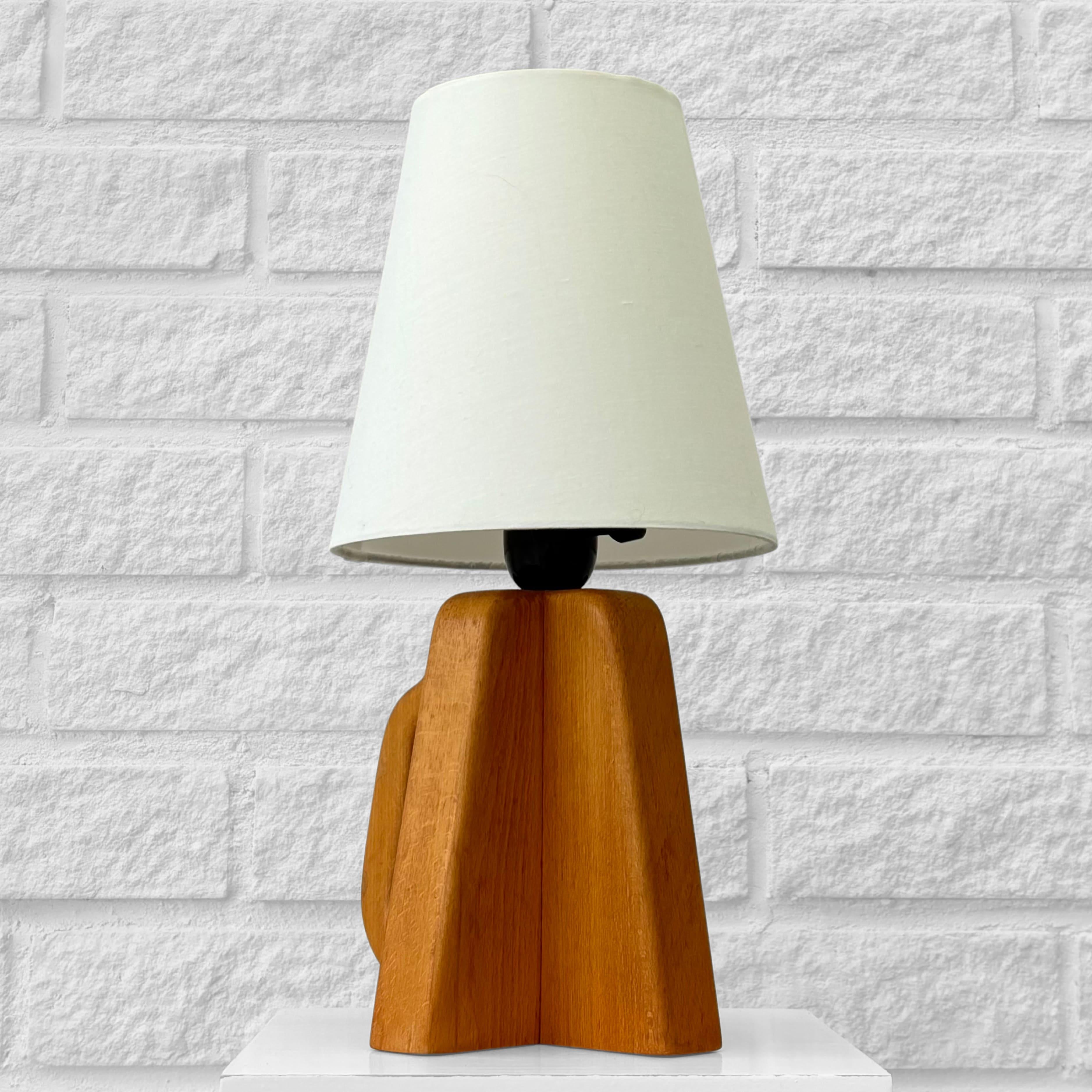 Milieu du XXe siècle Steneby Hemslöjdsförening Suède, 1940s lampe de table moderniste design scandinave en vente
