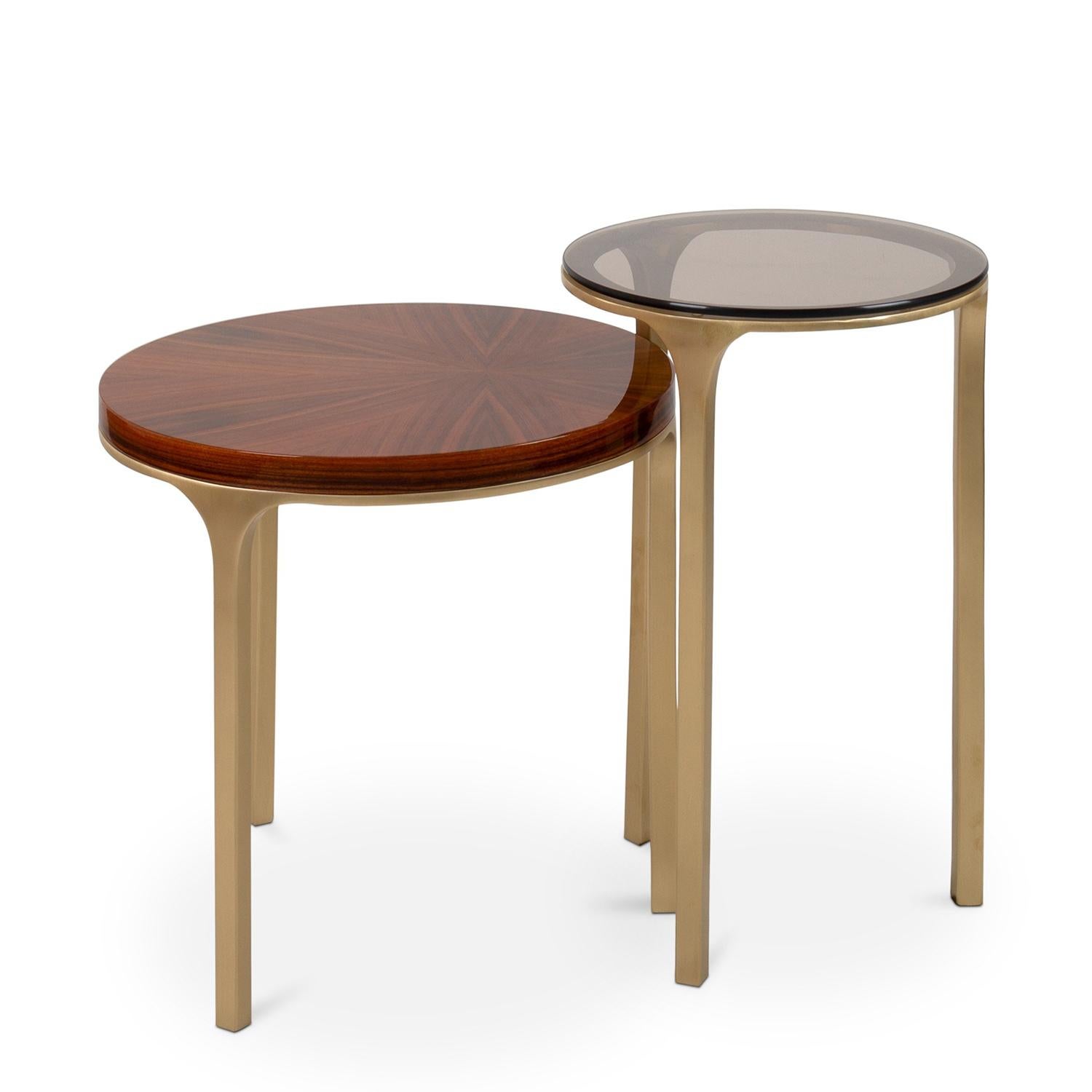 Step set of 2 side table with solid brass base 
in brushed finish. Medium side table is made with
a palisander veneered top and higher side table
is made with a bronzed tempered glass top.