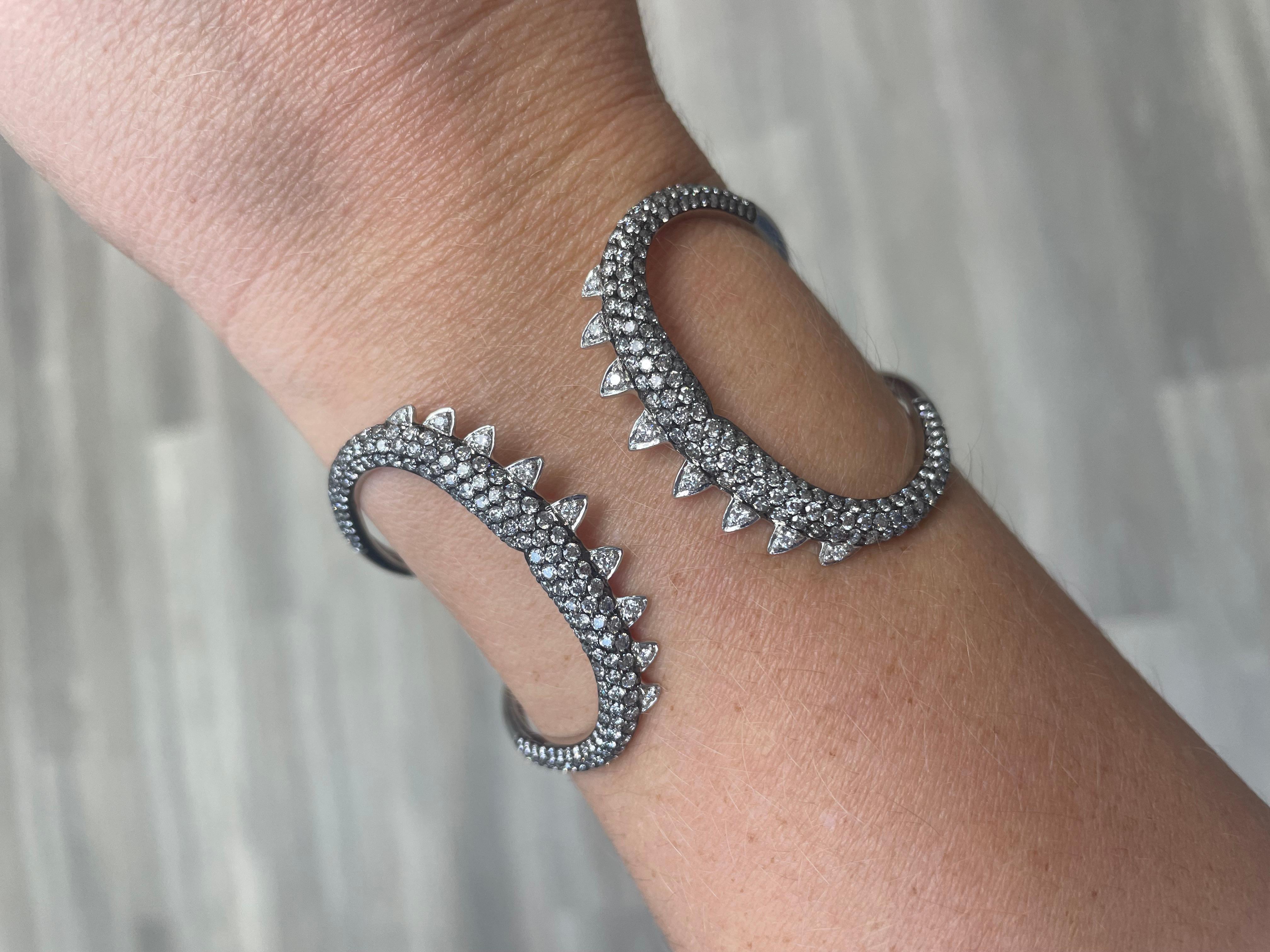 Moderne Stephan Webster, manchette « Shark Jaws » en diamants en vente
