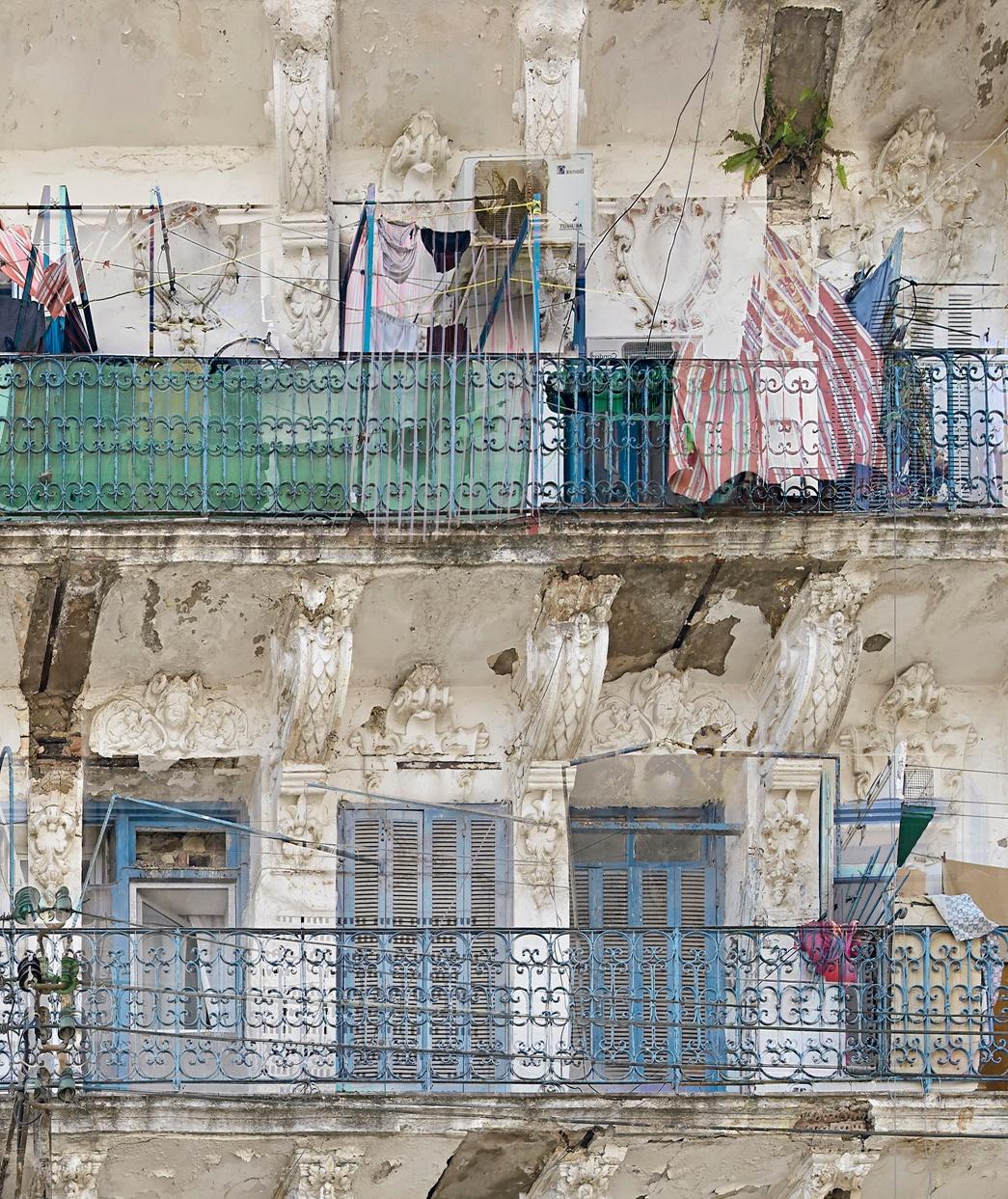 Stéphane COUTURIER (*1957, France)
Alger – Bab El Oued – Melting Point n°2, 2015
C-print in Artist's frame
180 x 152 cm (70 7/8 x 59 7/8 in.)
Edition of 5; Ed. no. 2/5
Framed

Born in 1957 in Neuilly sur Seine, Stéphane Couturier currently lives and