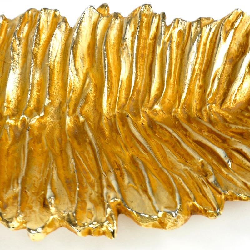 Stephane Galerneau dekorative Schale mit Blättern aus vergoldeter Bronze. Das unverwechselbare skulpturale Design von Galerneau wird durch die Größe und die Qualität der handwerklichen Ausführung dieses dramatischen Stücks unterstrichen. Galerneau