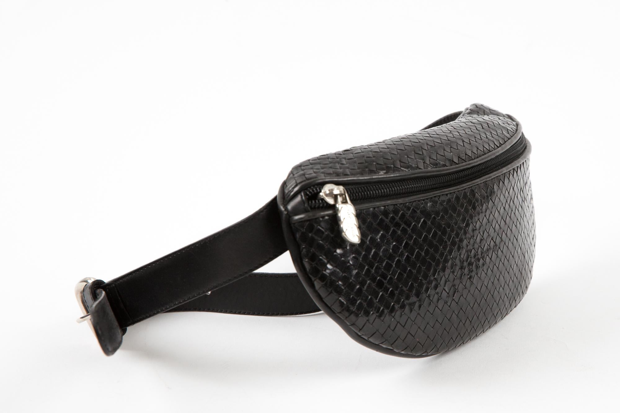 Stephane Kelian black black leather woven belt bag featuring an adjustable belt strap (maxi length belt: 35.8in. (91cm), a front top zip with a logo silver-tone zip puller.
Length including belt buckle: 35.8in. (91cm)
Bab part length: 10.6in