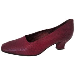 Stephane Kélian Bordeaux Heels with worked overlay leather. Size