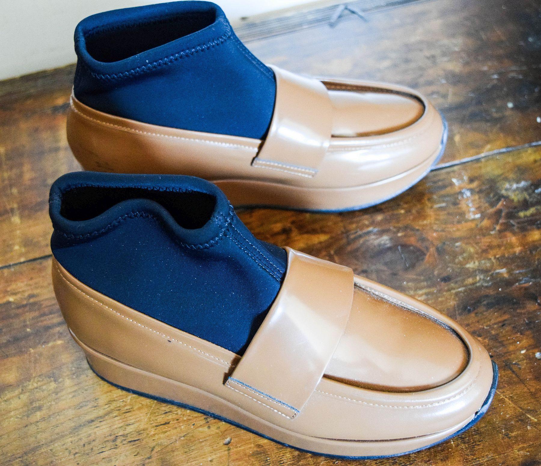 Artisan Stephane Kellian Ladies attractiv shoes with rubber stretch band fitted ankles For Sale