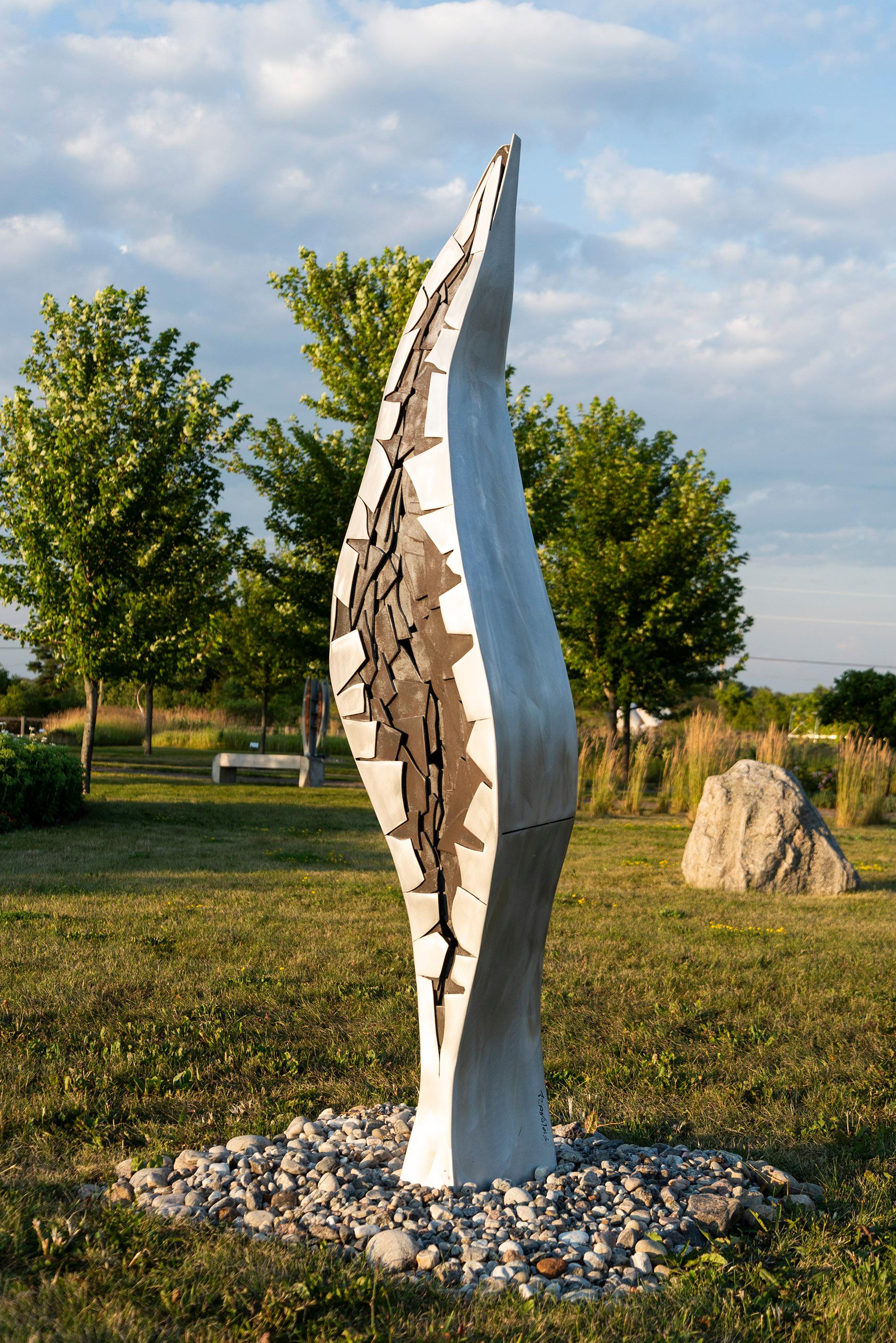 Slender - escultura de aluminio para exteriores, alta, moderna, abstracta y contemporánea en venta 1