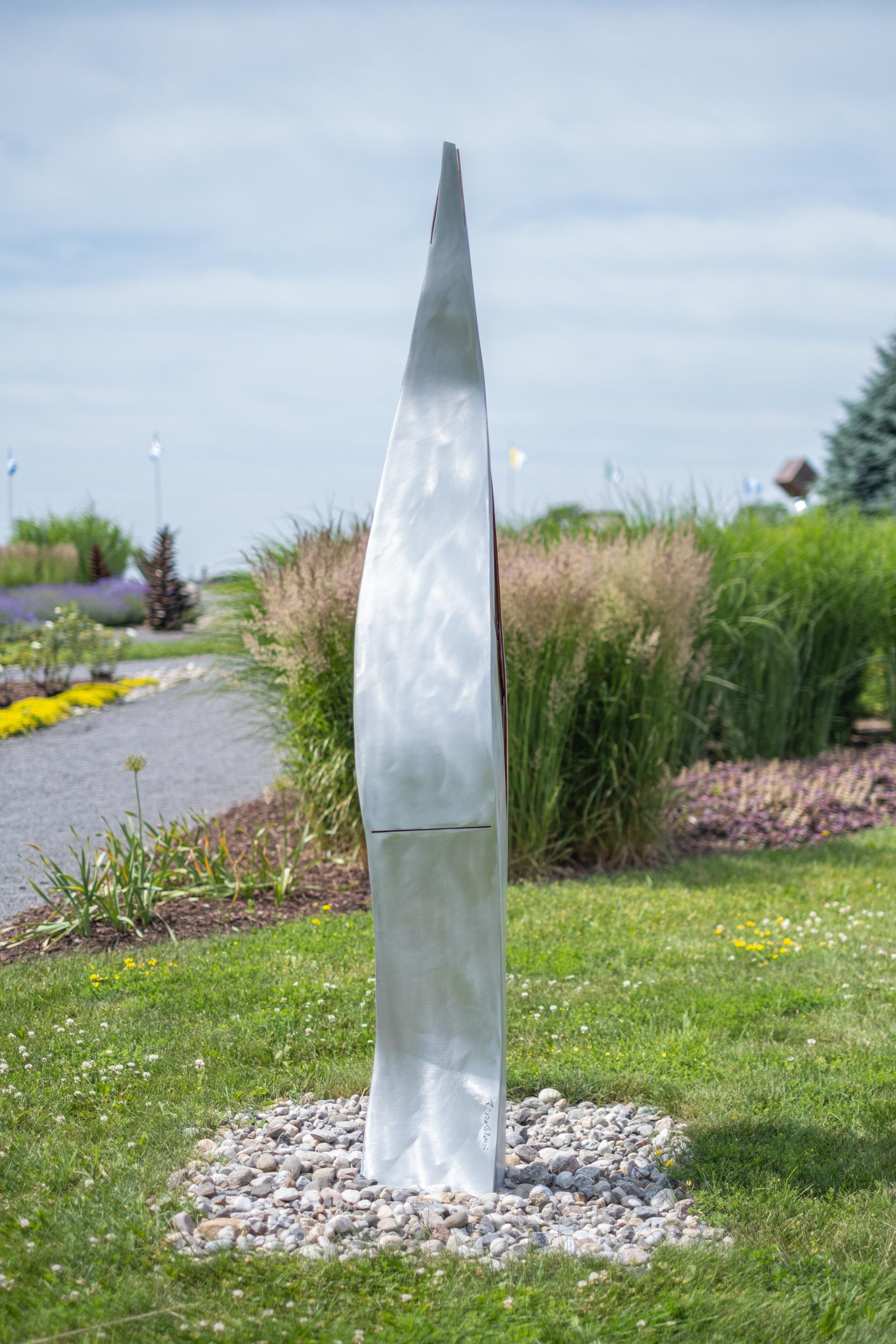Slender - scultura alta, moderna, astratta, contemporanea, in alluminio per esterni in vendita 1