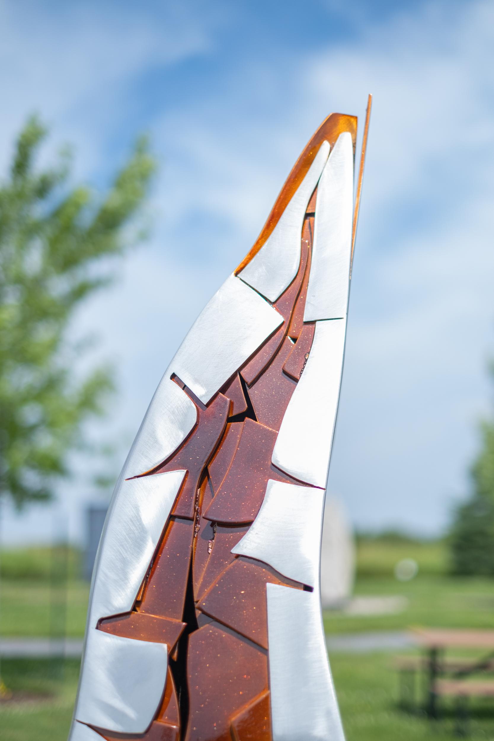 Slender - scultura alta, moderna, astratta, contemporanea, in alluminio per esterni in vendita 2