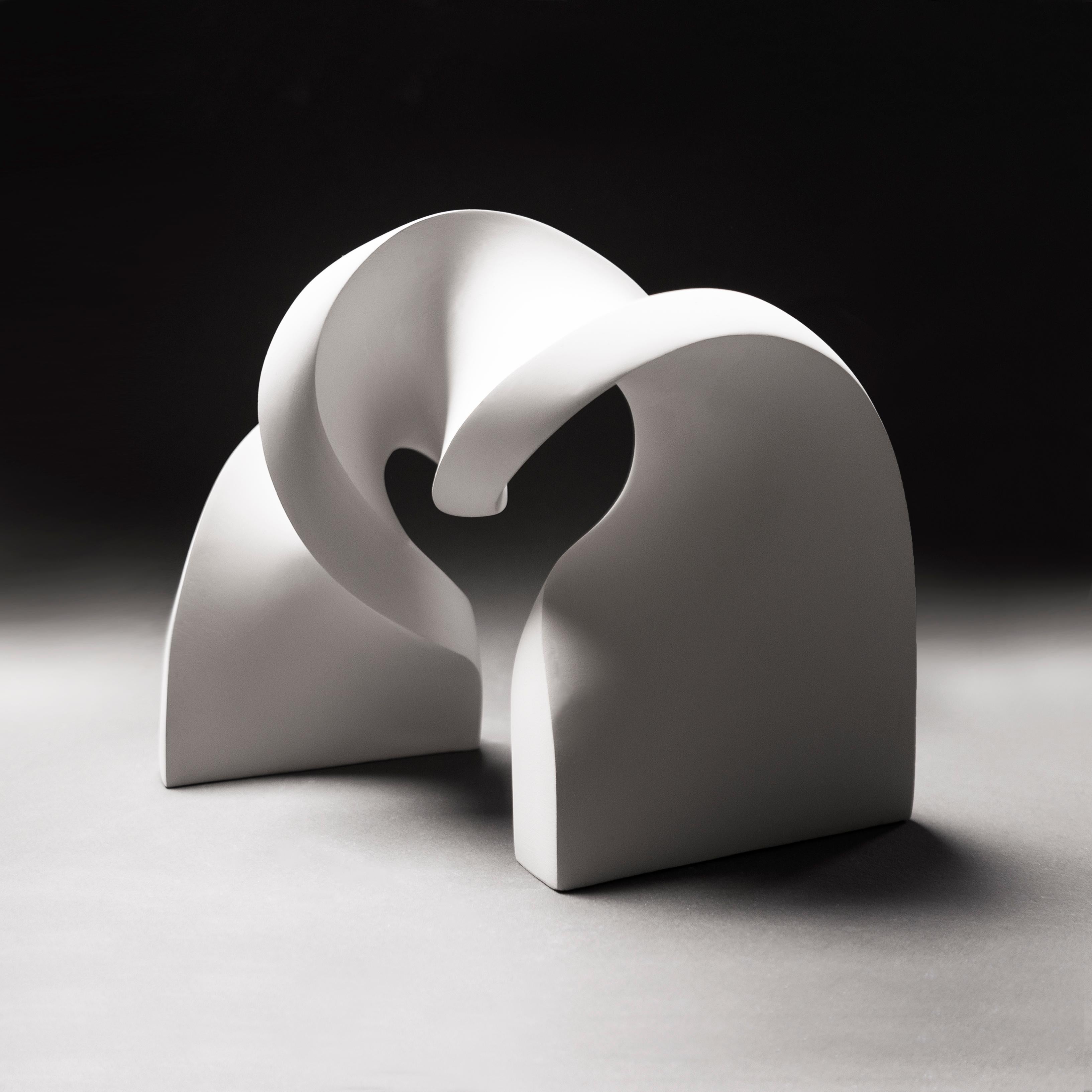 Tortuous (Minimalistisch), Sculpture, von Stephanie Bachiero