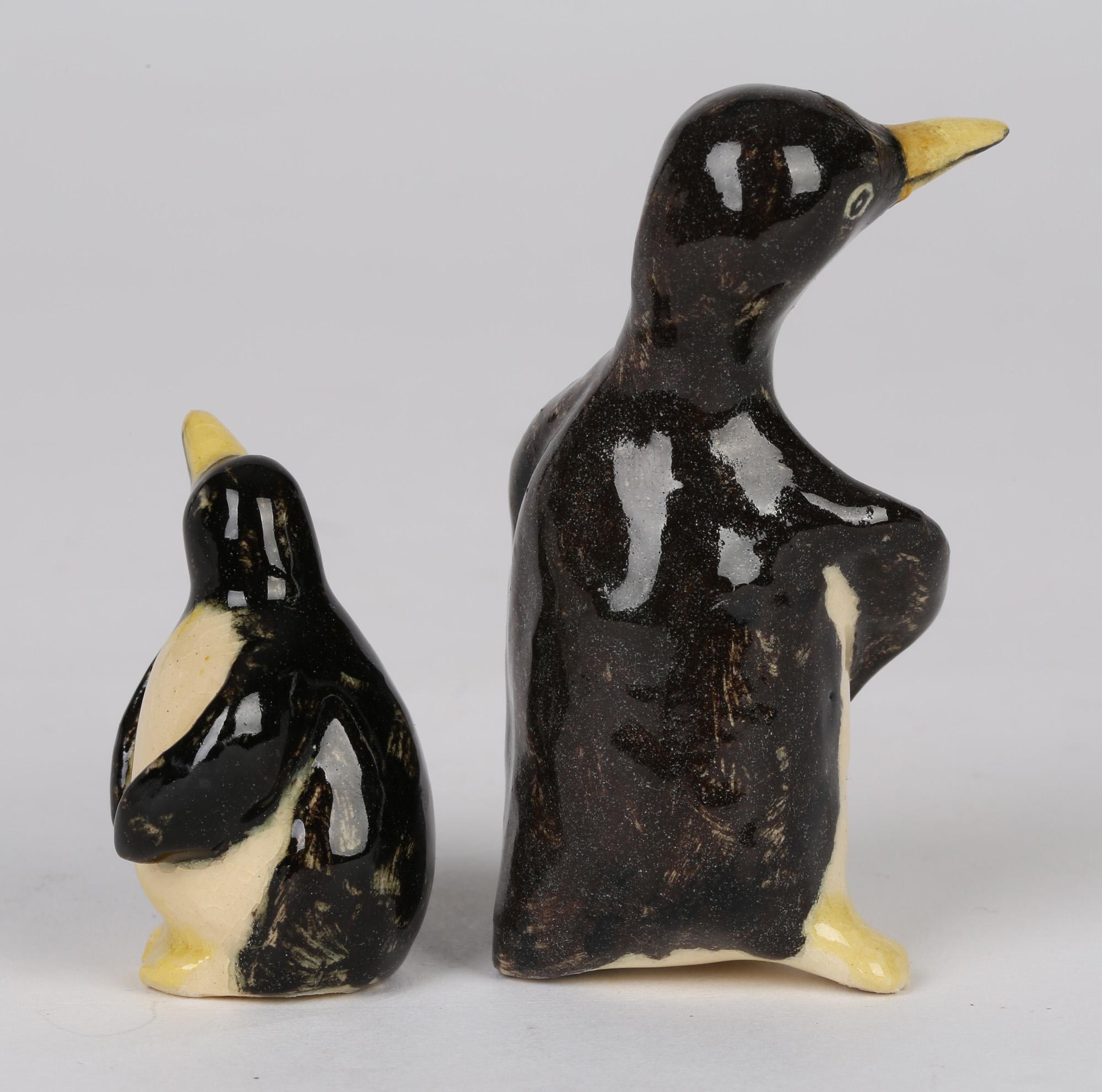 Deux petites figurines de Pingouin de Stephanie Kalan Studio Pottery en vente 3