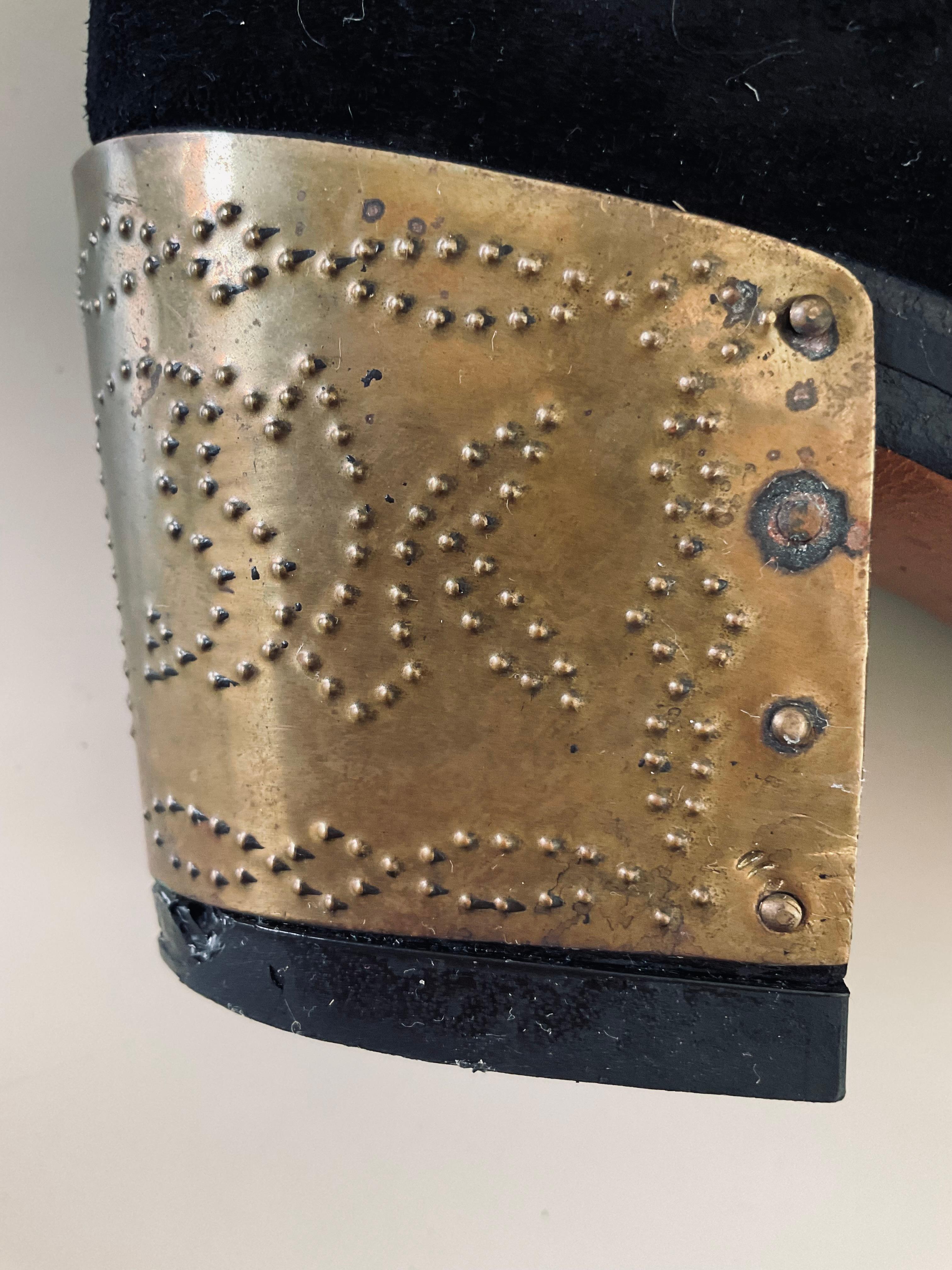 Stephanie Keller Botas de ante negro con borla Tacón icónico años 80 en venta 2