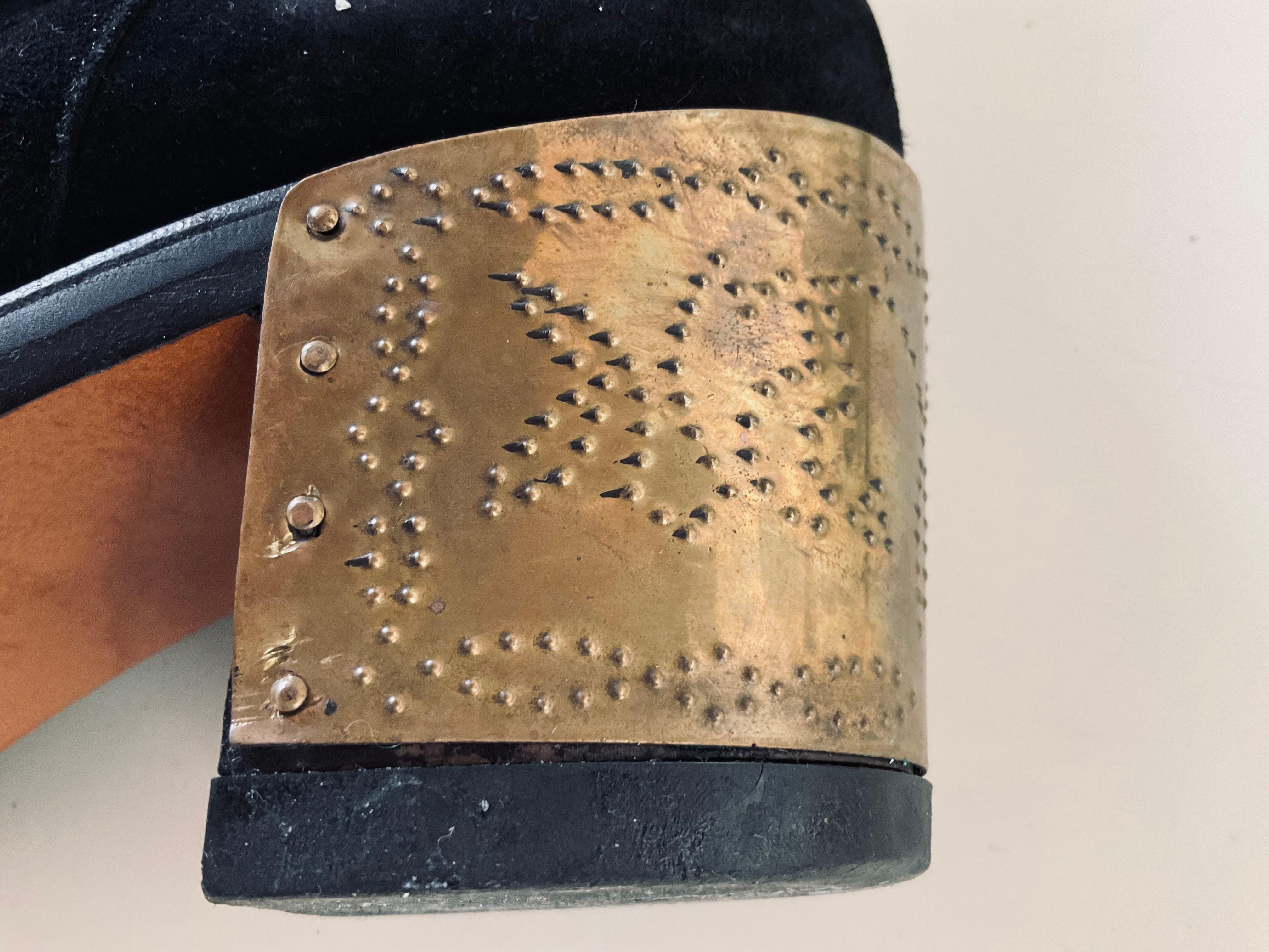 Stephanie Keller Botas de ante negro con borla Tacón icónico años 80 en venta 4