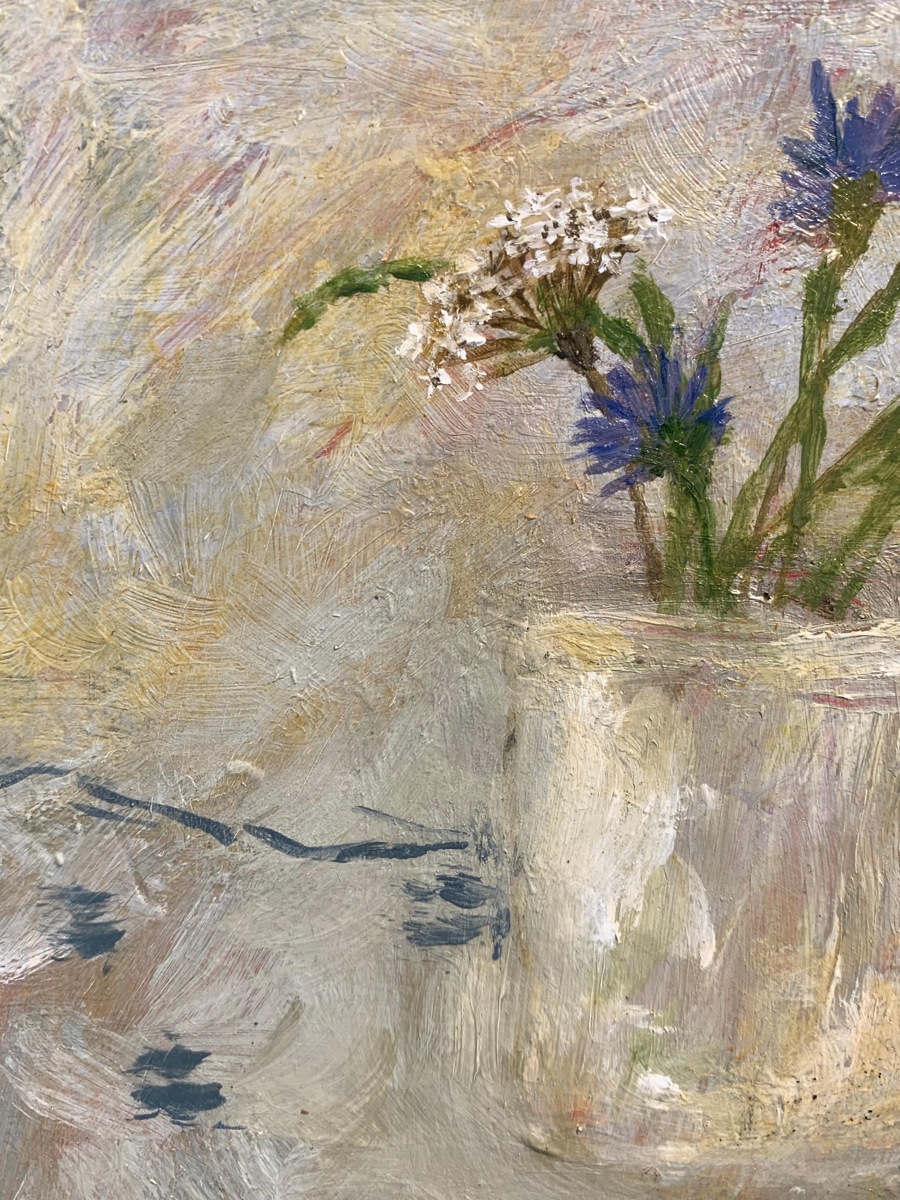 Bleuets et tissu Sashiko - Nature morte fleurie, peinture à l'huile, gris et jaune en vente 1