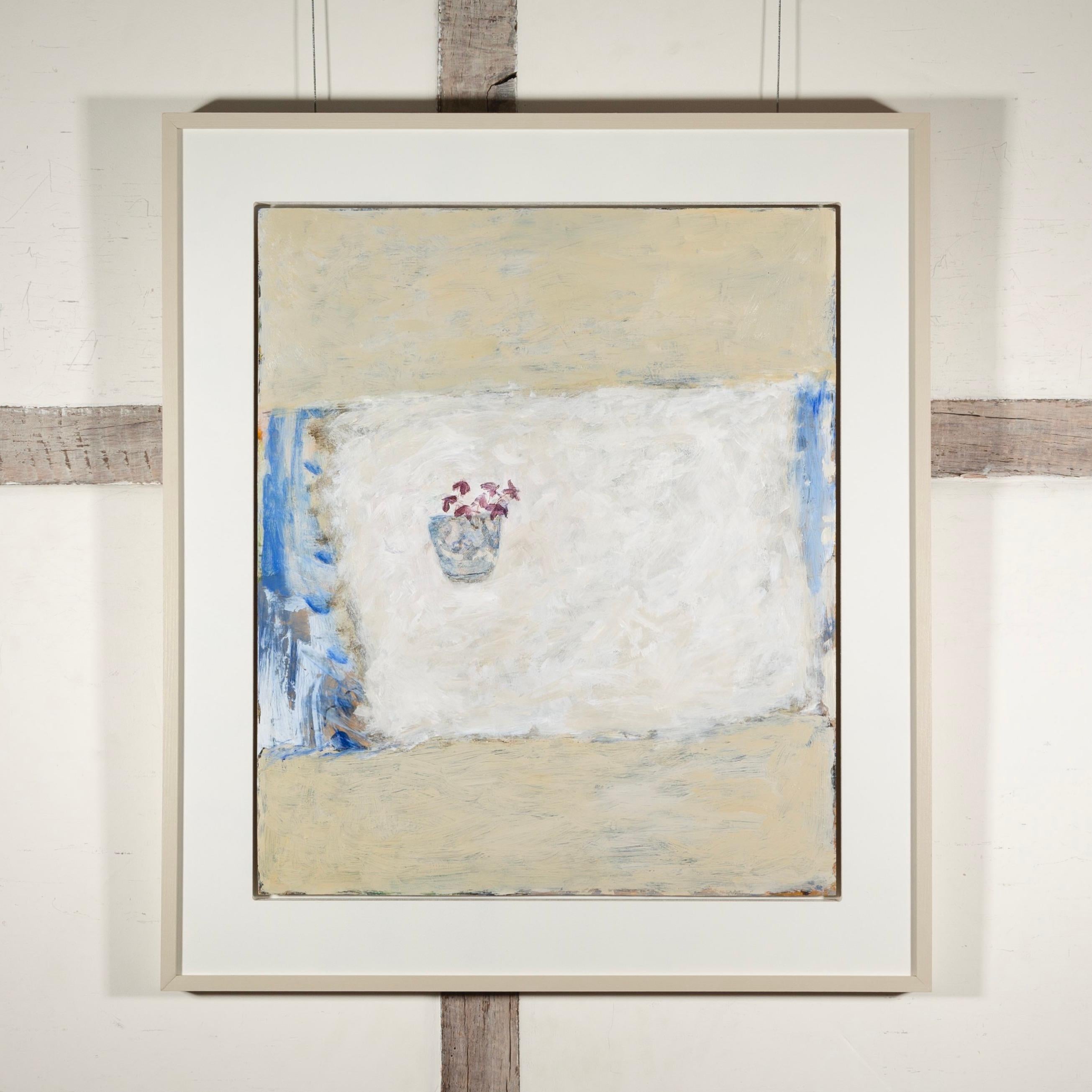 Oxalis con lino mediterráneo, 2024 - Pintura al óleo de bodegón minimalista blanco - Painting de Stephanie Richards