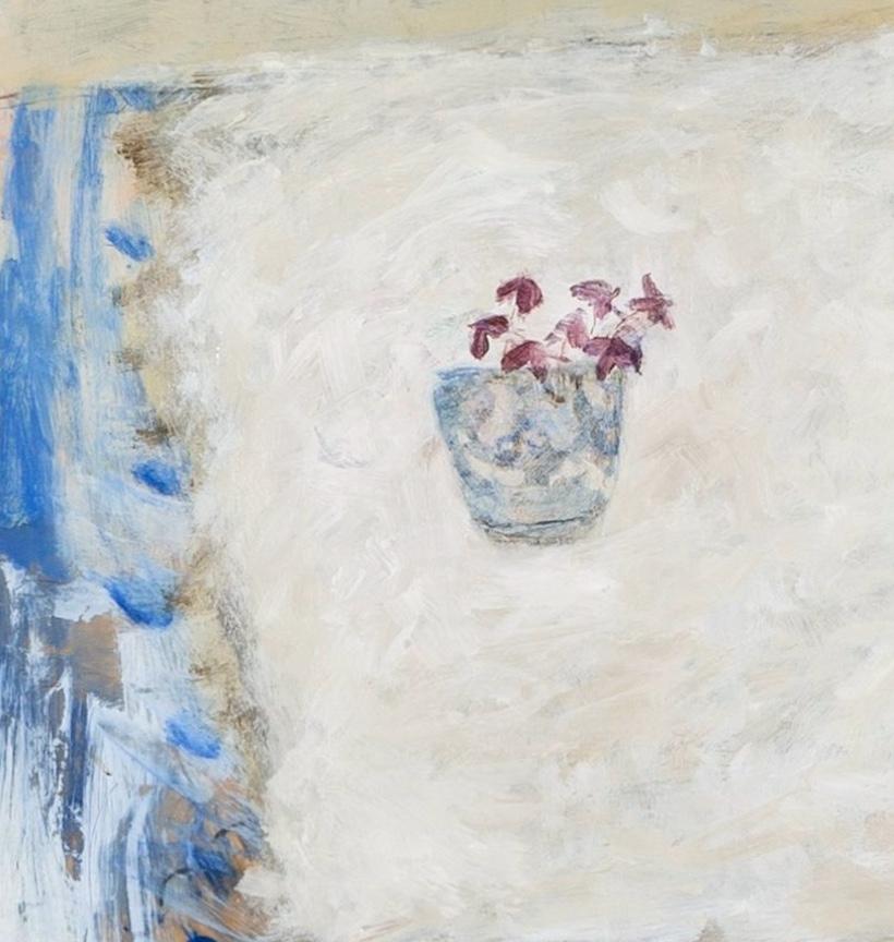 Oxalis con lino mediterráneo, 2024 - Pintura al óleo de bodegón minimalista blanco - Figurative Painting Blanco de Stephanie Richards