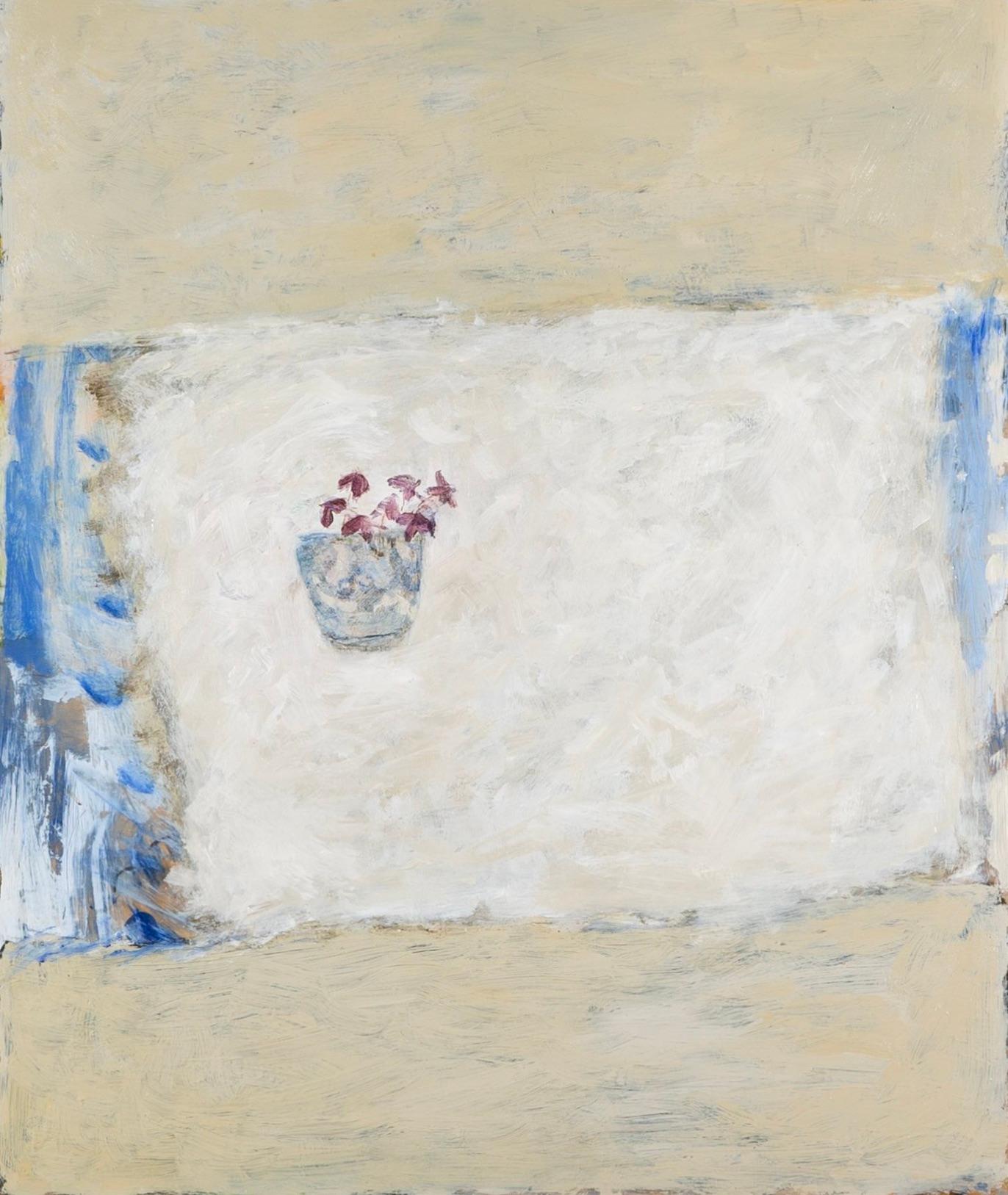 Figurative Painting de Stephanie Richards - Oxalis con lino mediterráneo, 2024 - Pintura al óleo de bodegón minimalista blanco