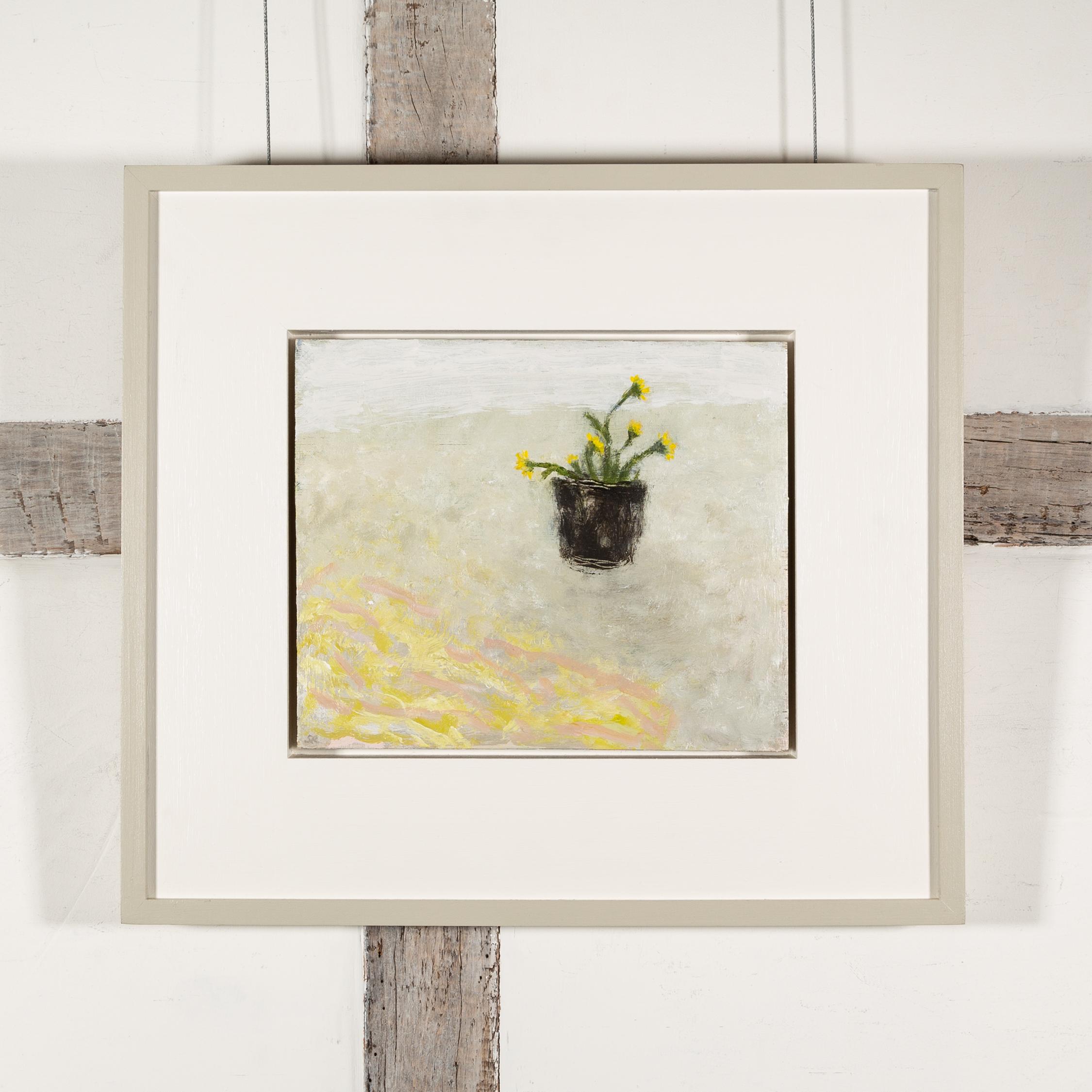 Tissu Seersucker - Nature morte à la fleur, peinture à l'huile dans des tons neutres et gris - Painting de Stephanie Richards