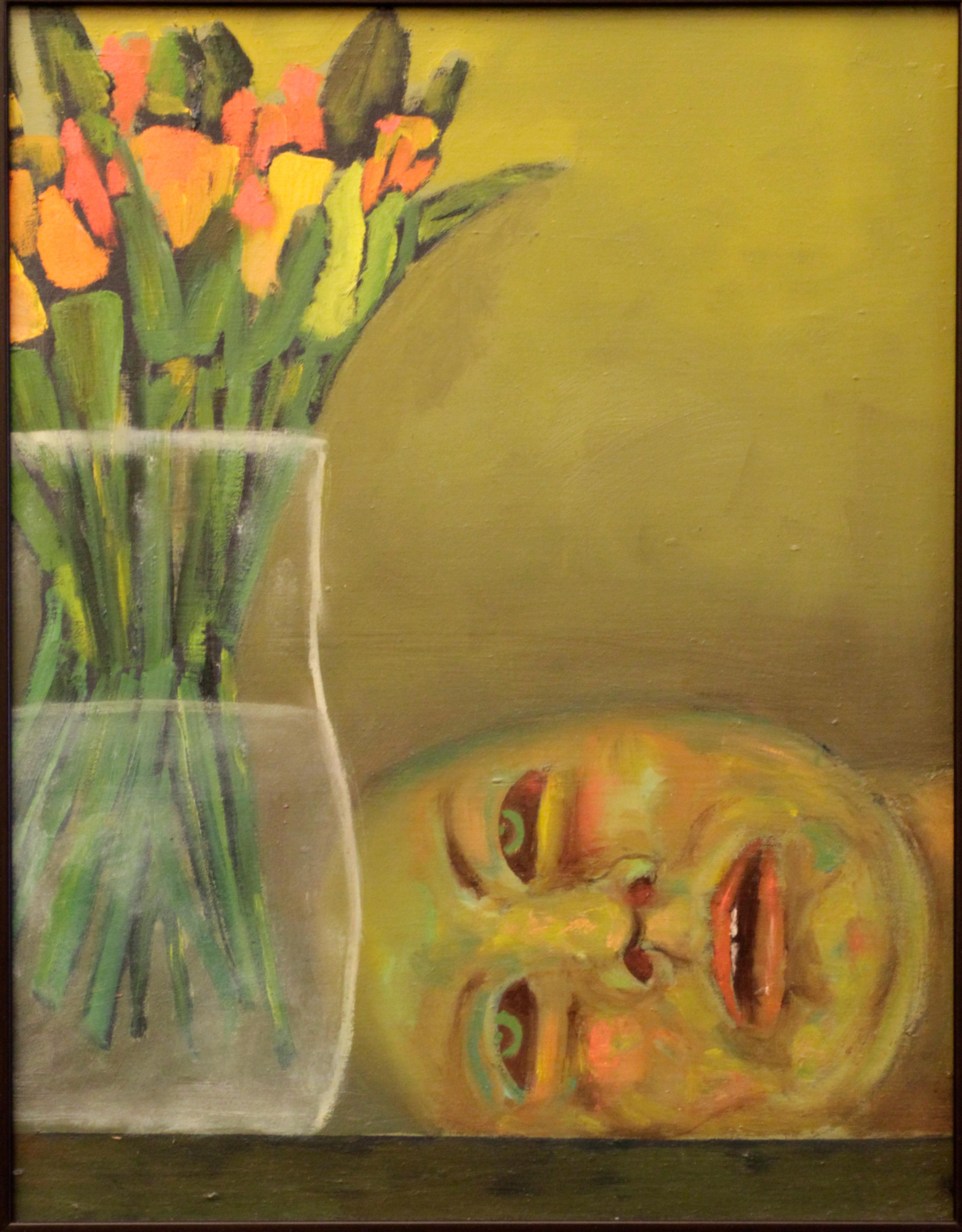 Aroma  arreglo floral y máscara como cabeza colores cálidos amarillo y oliva