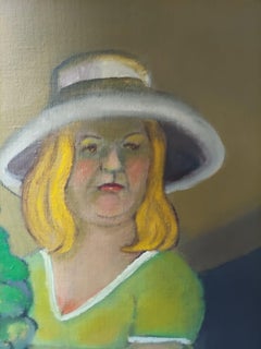 Spotlight, sitzende weibliche Figur mit Pflanzen in warmen und kühlen Grünkombinationen