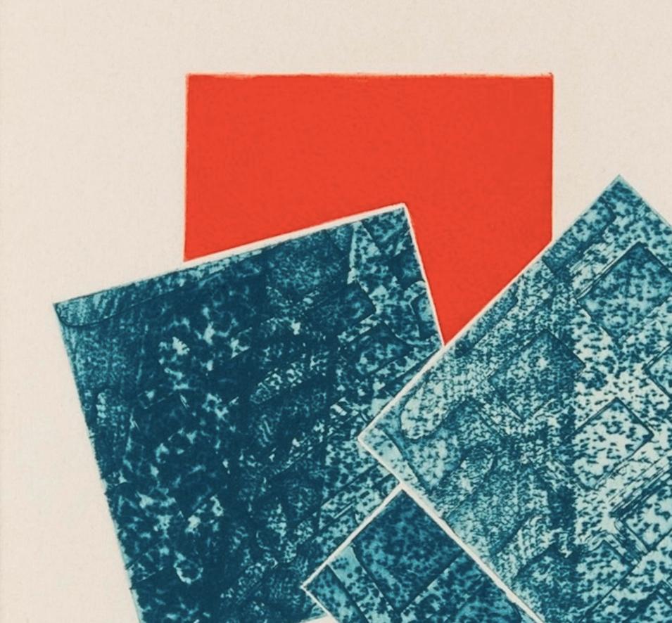 Untitled (Small Etching J), 1979 – Geometrischer abstrakter Druck ohne Titel, Weiß, Blau + Rot (Beige), Abstract Print, von Stephen Buckley